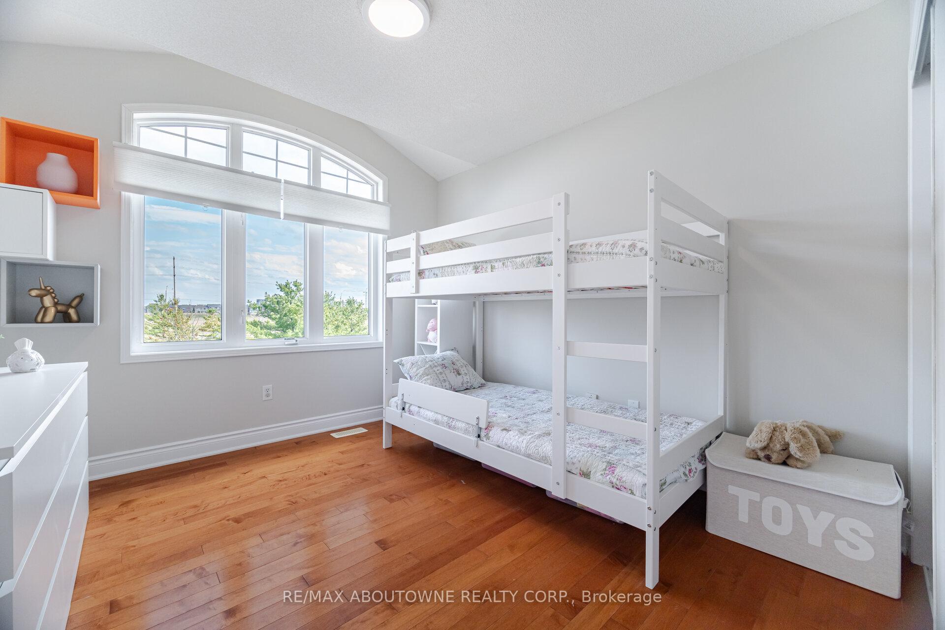 Photo 34 of 1046 Holdsworth Crescent, Milton, Coates — HOMEH