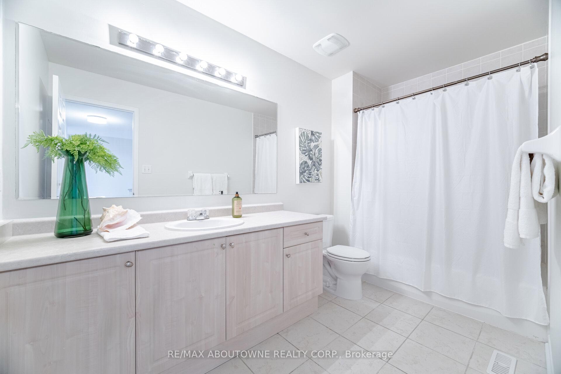 Photo 35 of 1046 Holdsworth Crescent, Milton, Coates — HOMEH