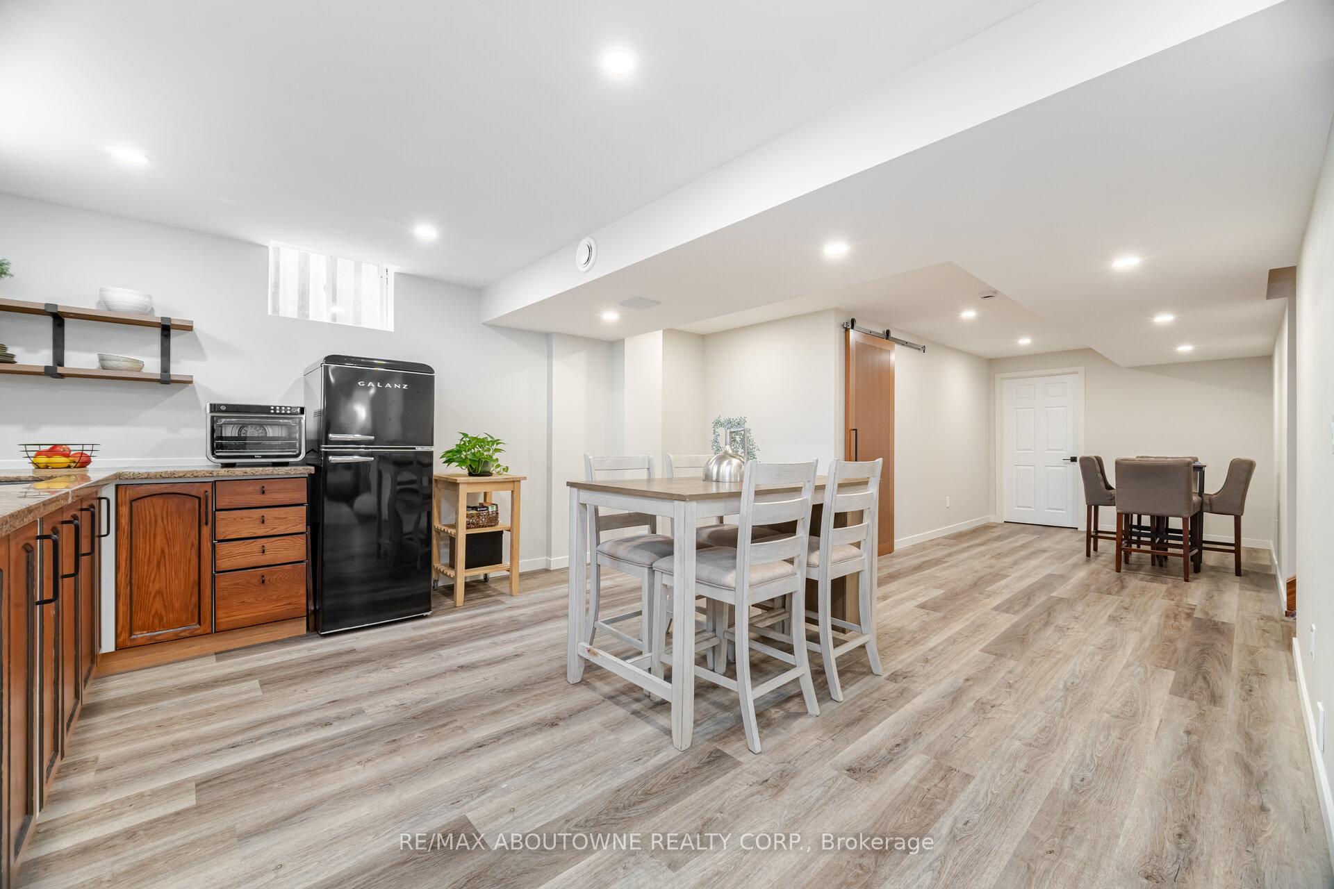 Photo 37 of 1046 Holdsworth Crescent, Milton, Coates — HOMEH