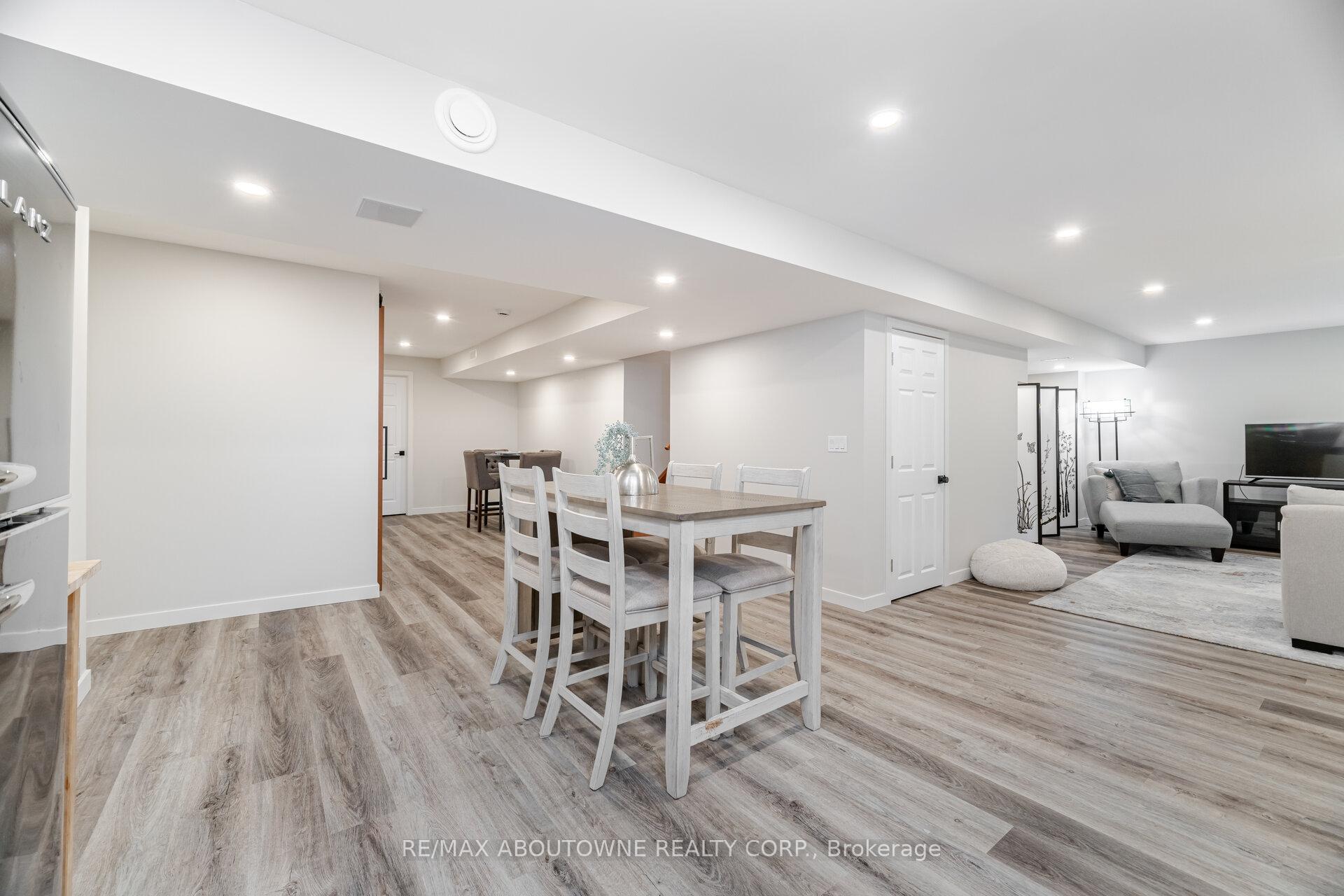 Photo 38 of 1046 Holdsworth Crescent, Milton, Coates — HOMEH