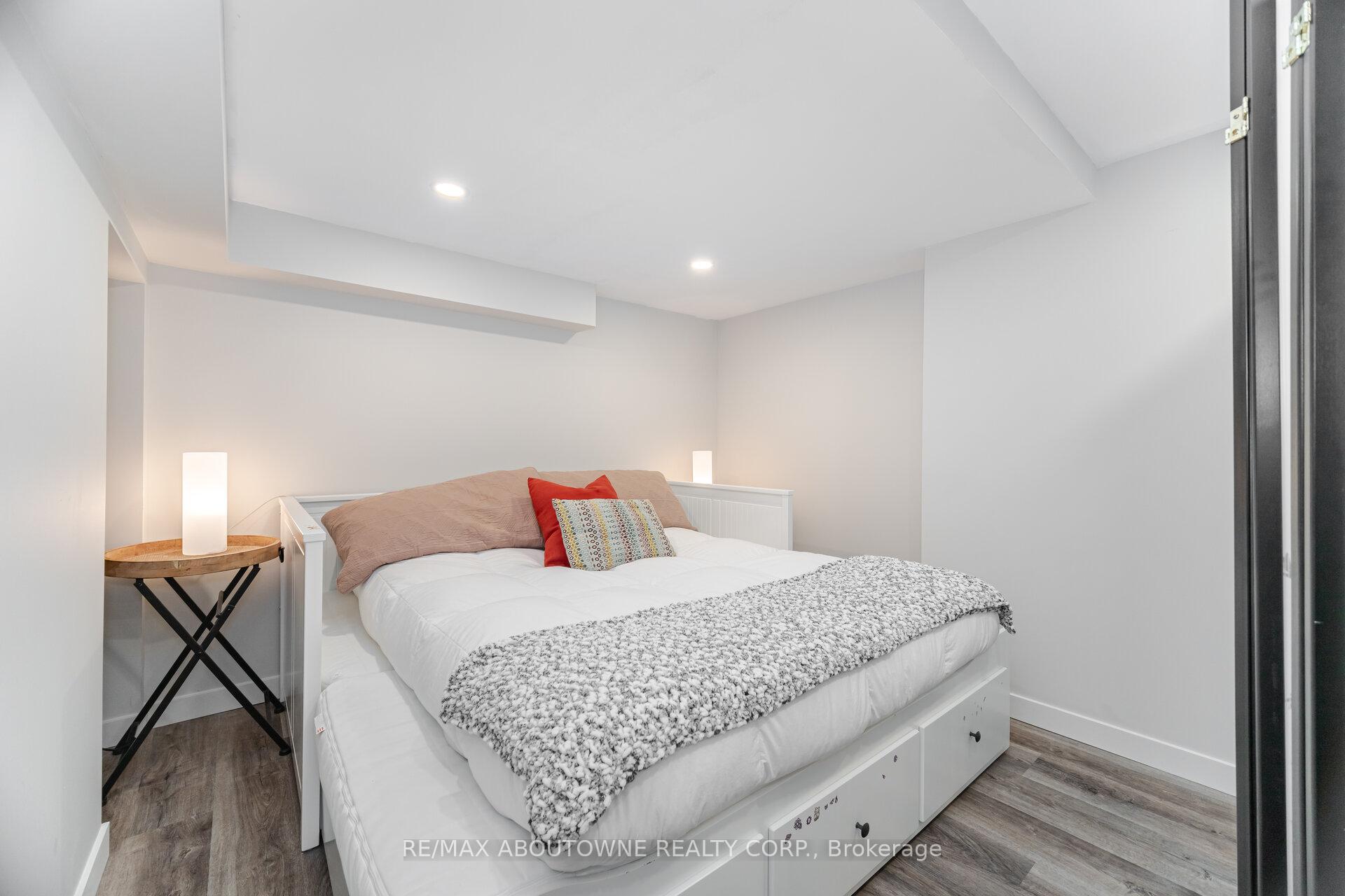 Photo 41 of 1046 Holdsworth Crescent, Milton, Coates — HOMEH