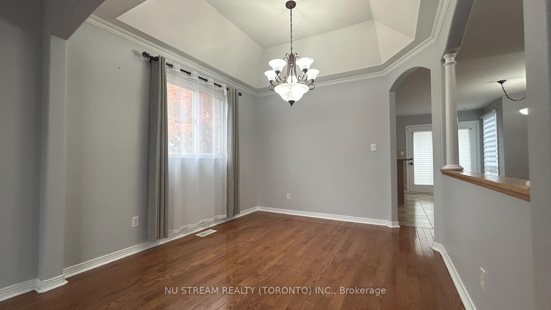 Photo 5 of 217 Conestoga Court, Oshawa, Samac — HOMEH