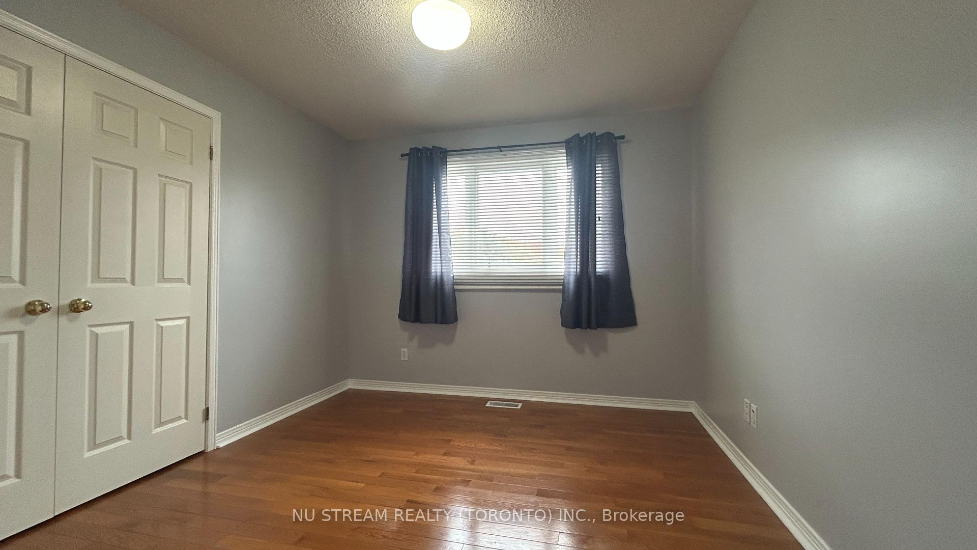 Photo 9 of 217 Conestoga Court, Oshawa, Samac — HOMEH