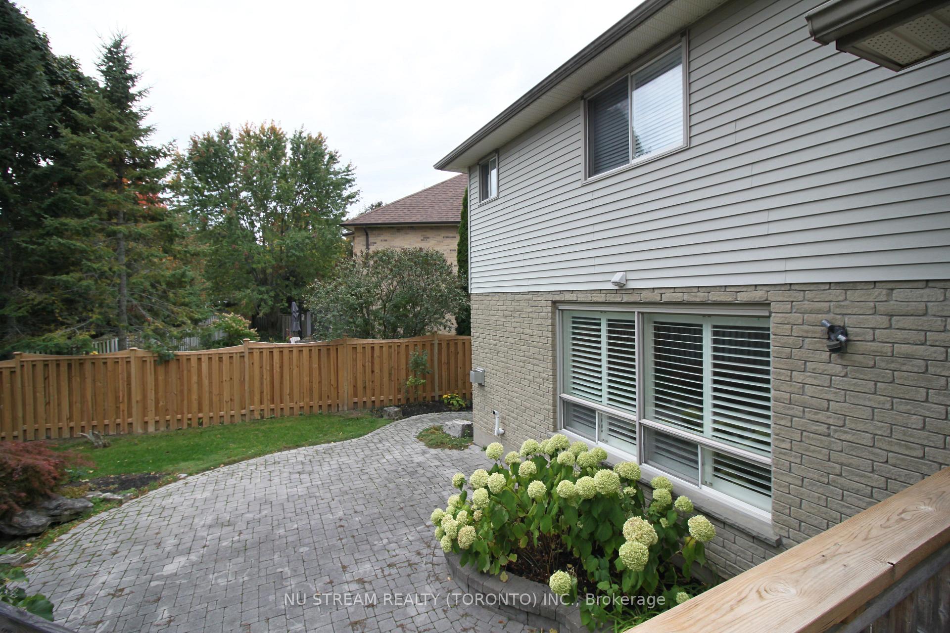 Photo 23 of 217 Conestoga Court, Oshawa, Samac — HOMEH
