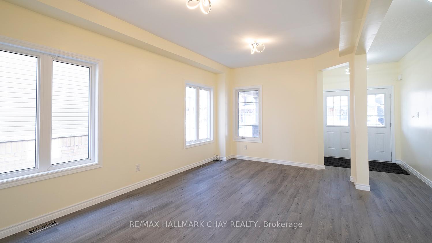 Photo 3 of 107 Diana Drive, Orillia — HOMEH