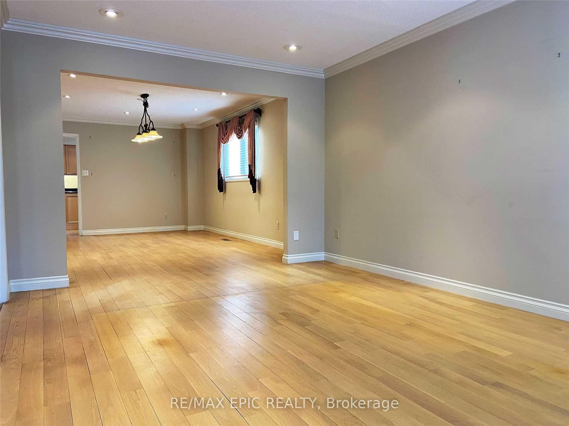 Photo 3 of 91 Brookshire Circle, Markham, Thornlea — HOMEH