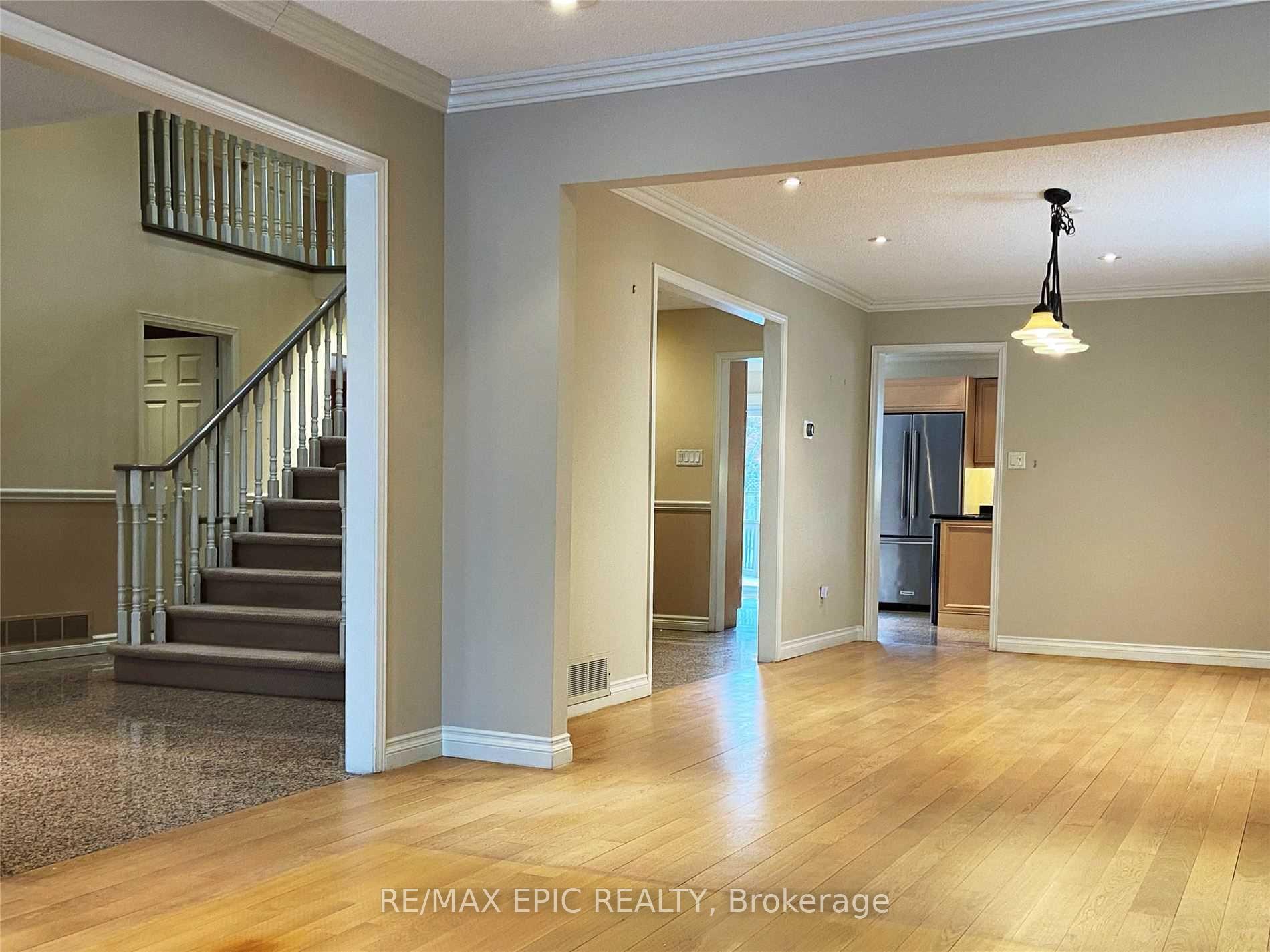 Photo 4 of 91 Brookshire Circle, Markham, Thornlea — HOMEH