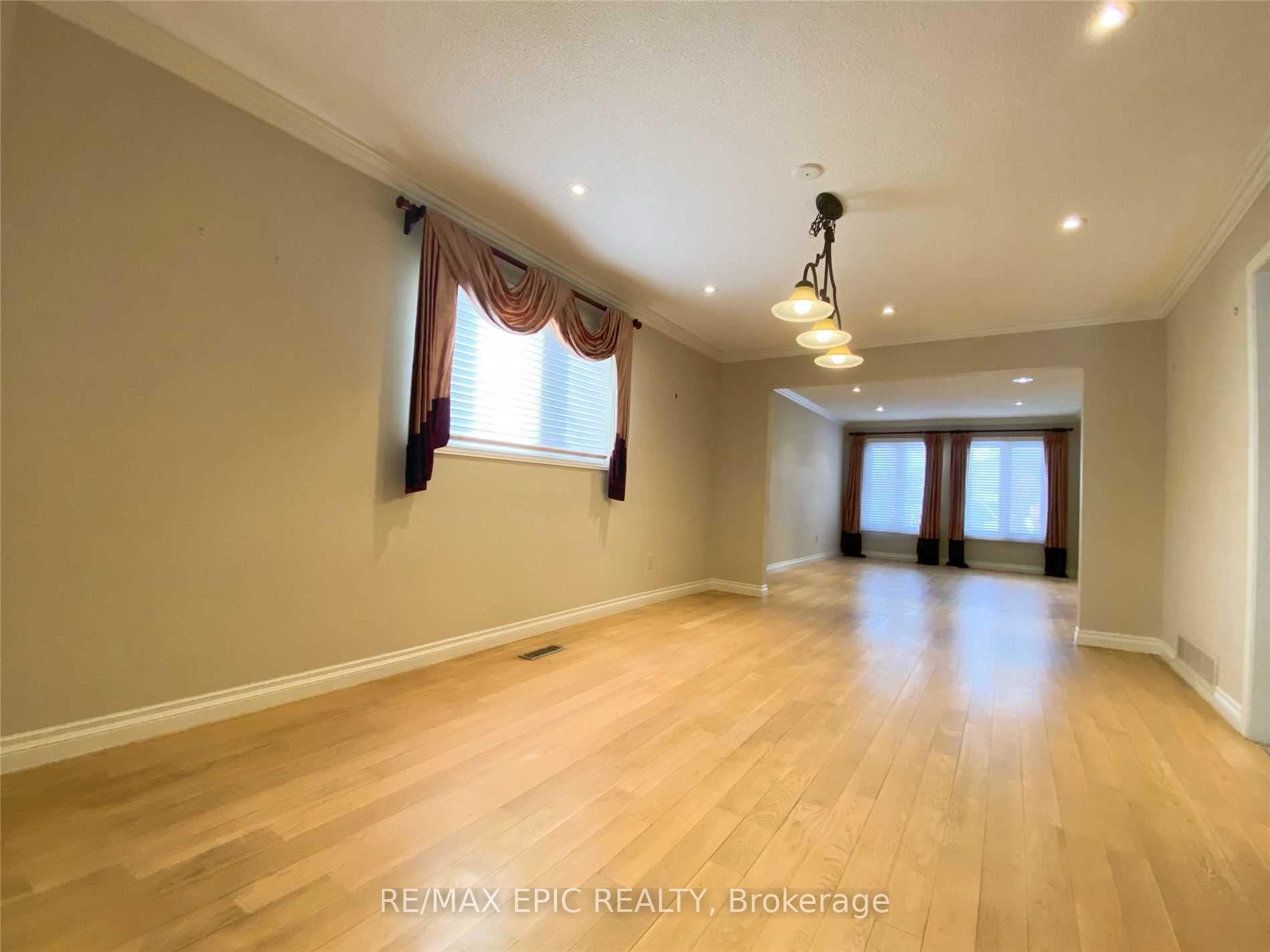 Photo 5 of 91 Brookshire Circle, Markham, Thornlea — HOMEH