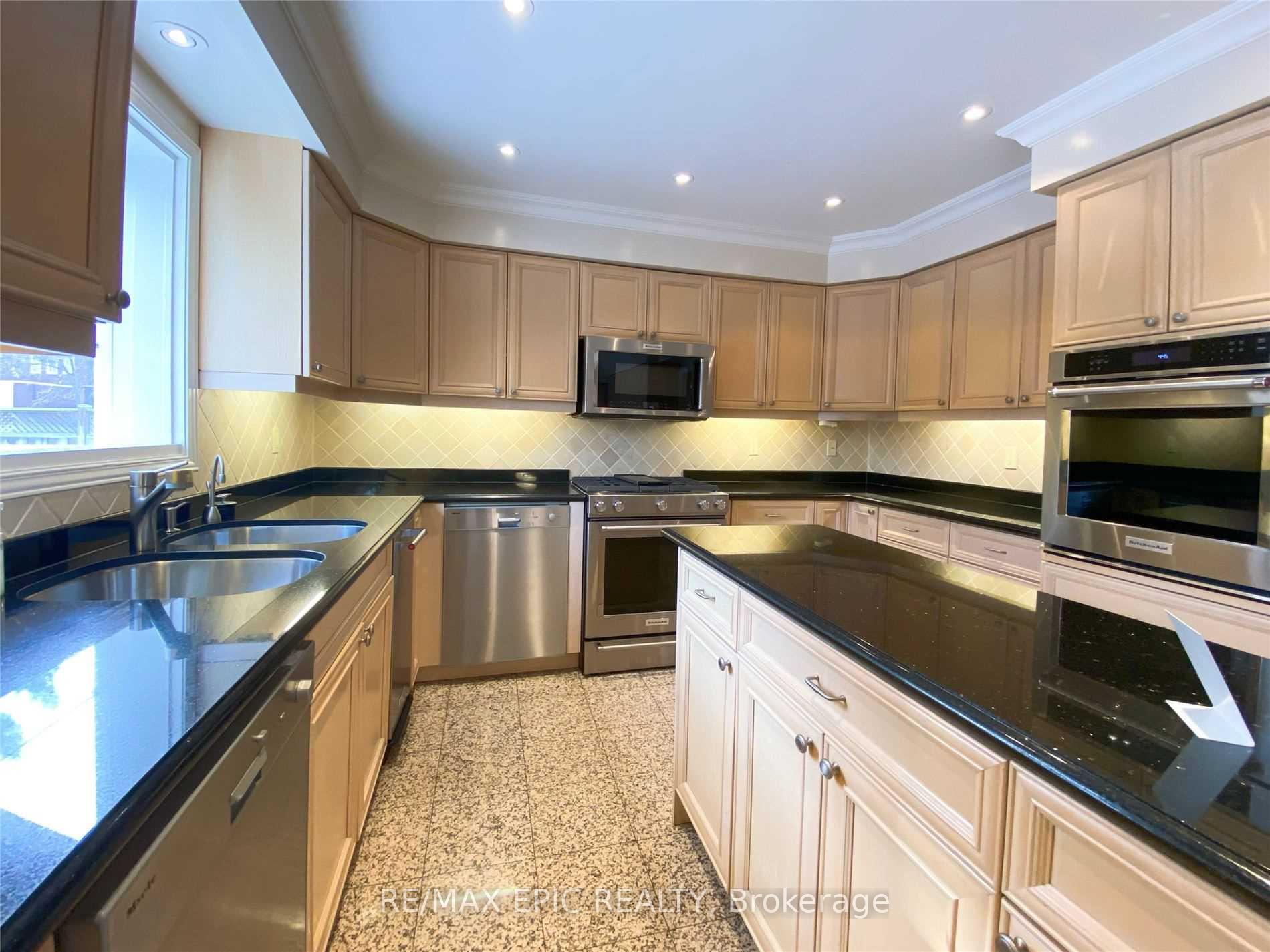 Photo 6 of 91 Brookshire Circle, Markham, Thornlea — HOMEH