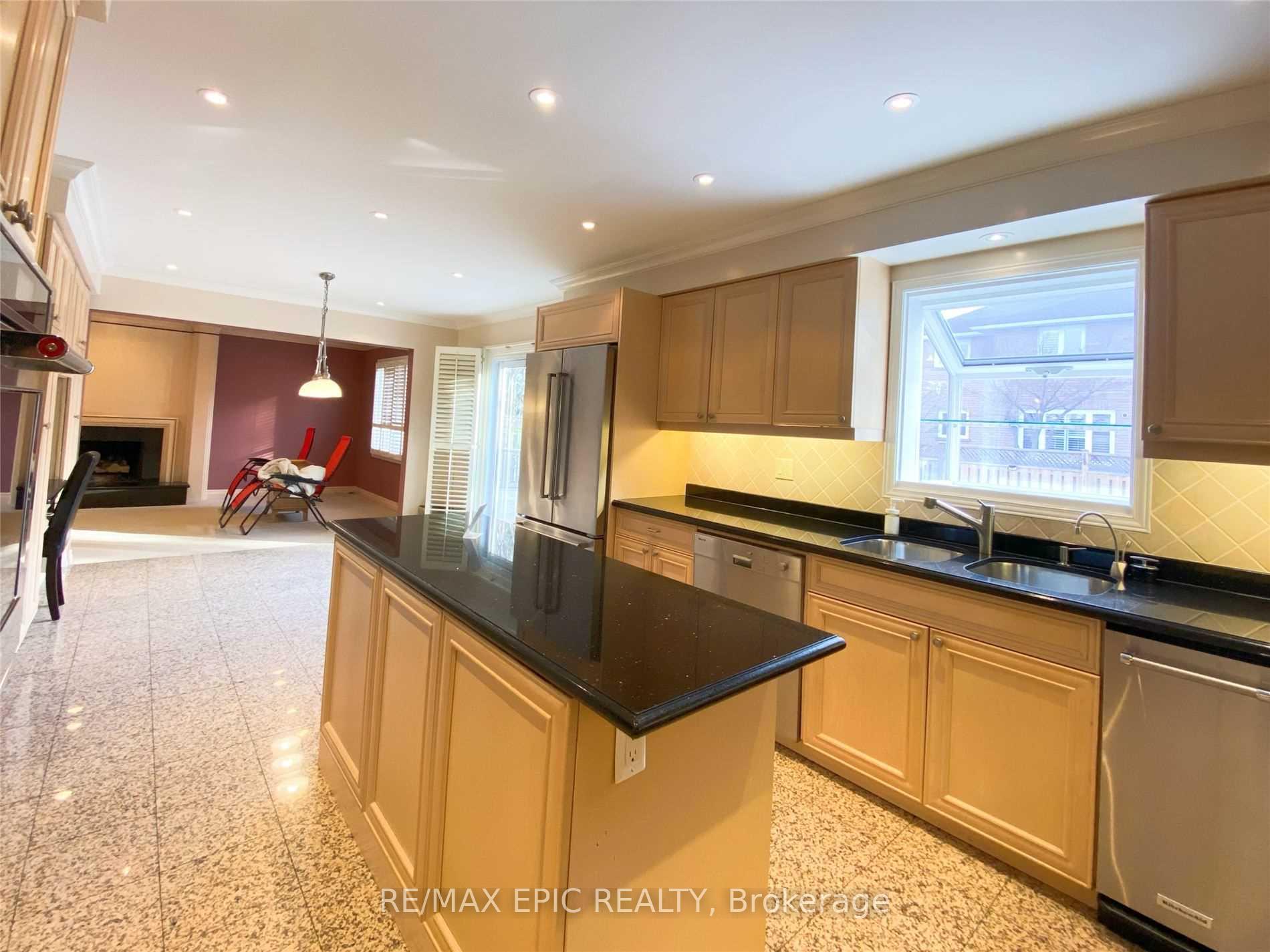 Photo 8 of 91 Brookshire Circle, Markham, Thornlea — HOMEH
