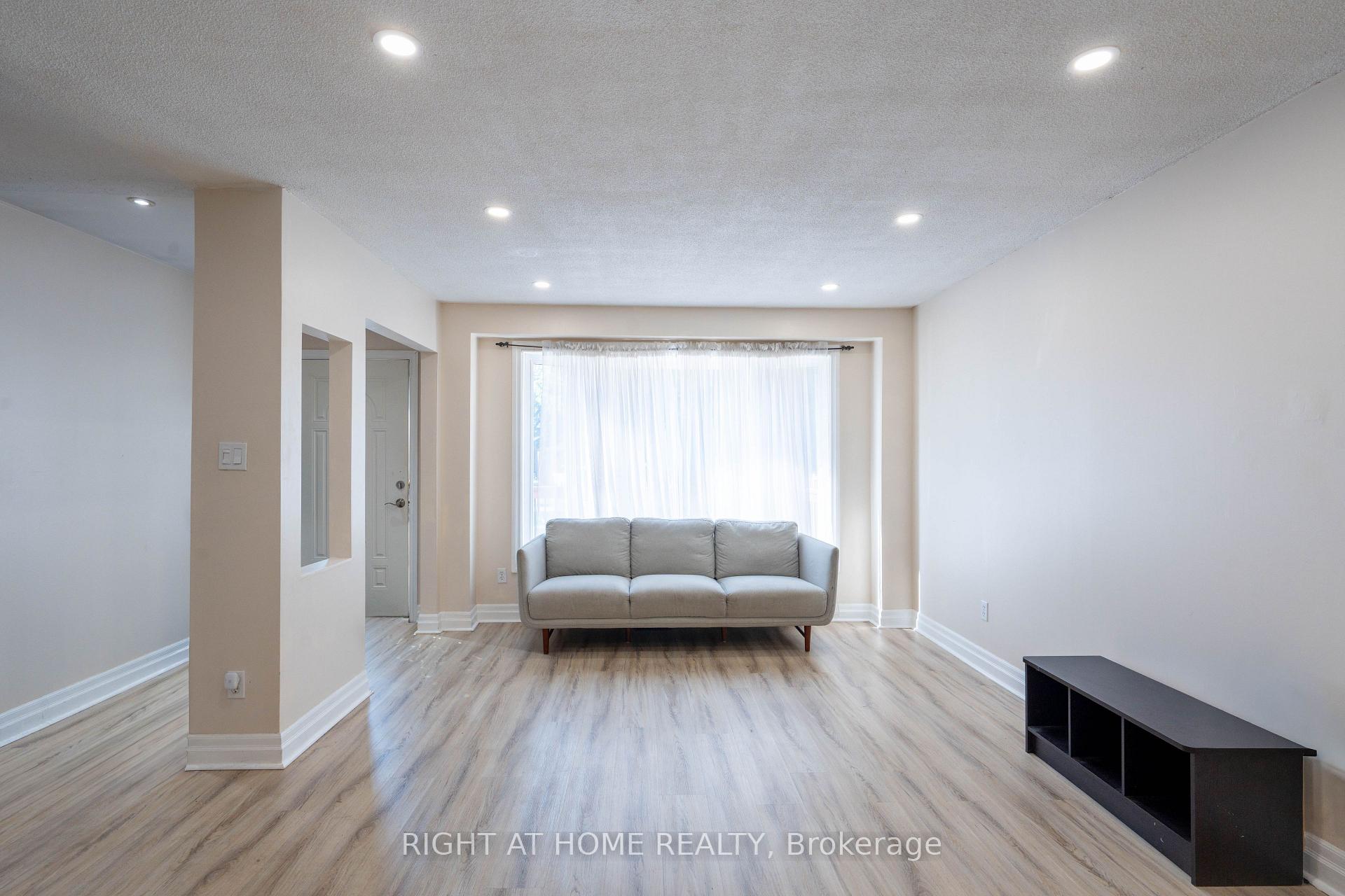 Photo 3 of 649 Balsam Crescent, Oshawa, Lakeview — HOMEH