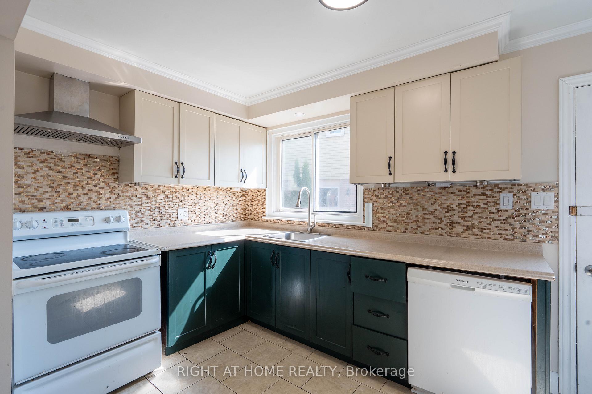 Photo 7 of 649 Balsam Crescent, Oshawa, Lakeview — HOMEH