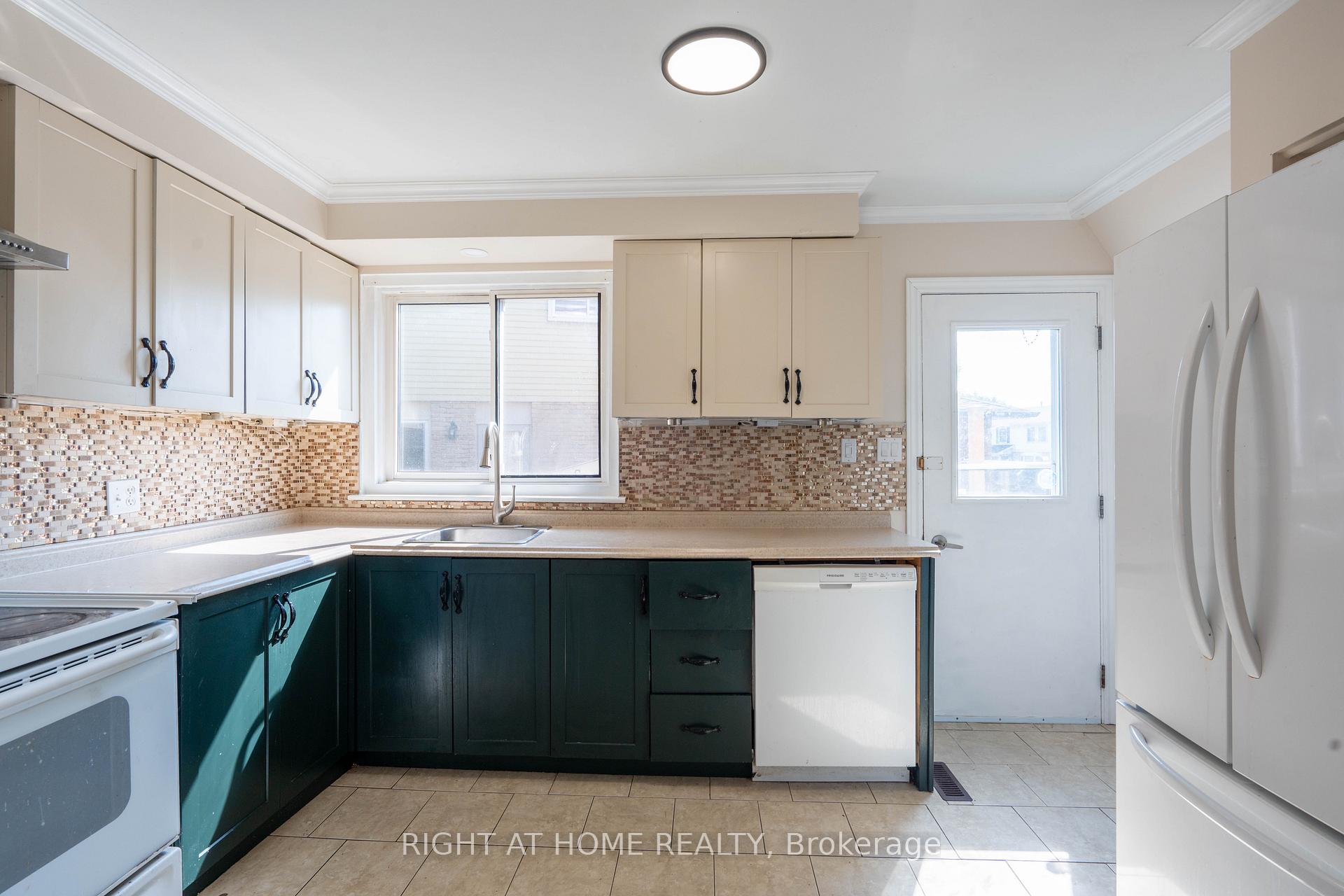 Photo 8 of 649 Balsam Crescent, Oshawa, Lakeview — HOMEH