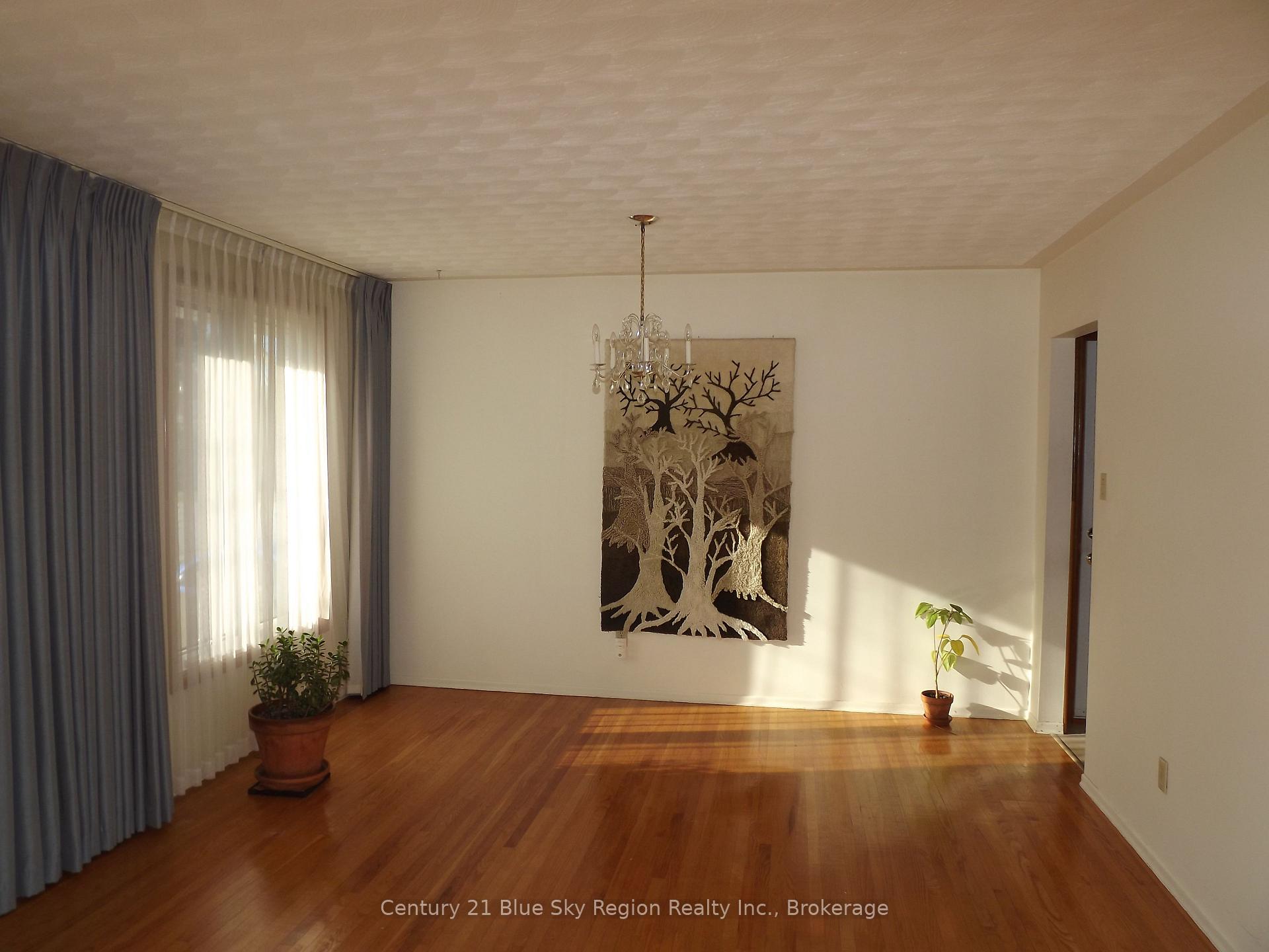 Photo 6 of 76 Strathcona Drive, North Bay, Ferris — HOMEH