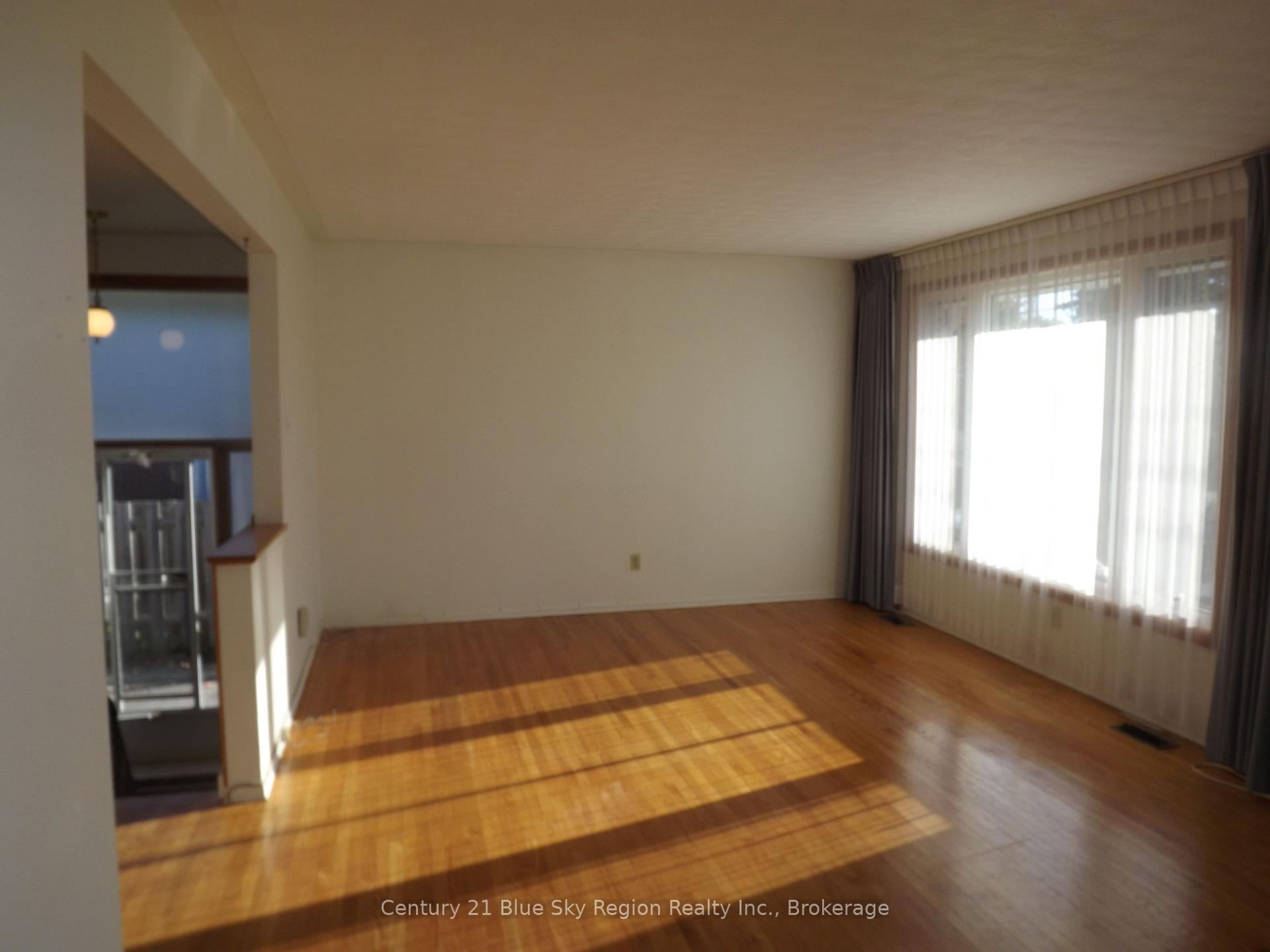 Photo 7 of 76 Strathcona Drive, North Bay, Ferris — HOMEH