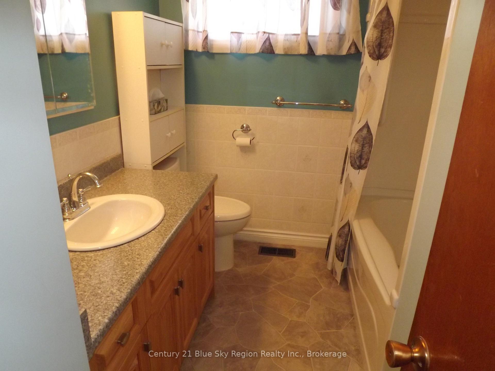 Photo 17 of 76 Strathcona Drive, North Bay, Ferris — HOMEH