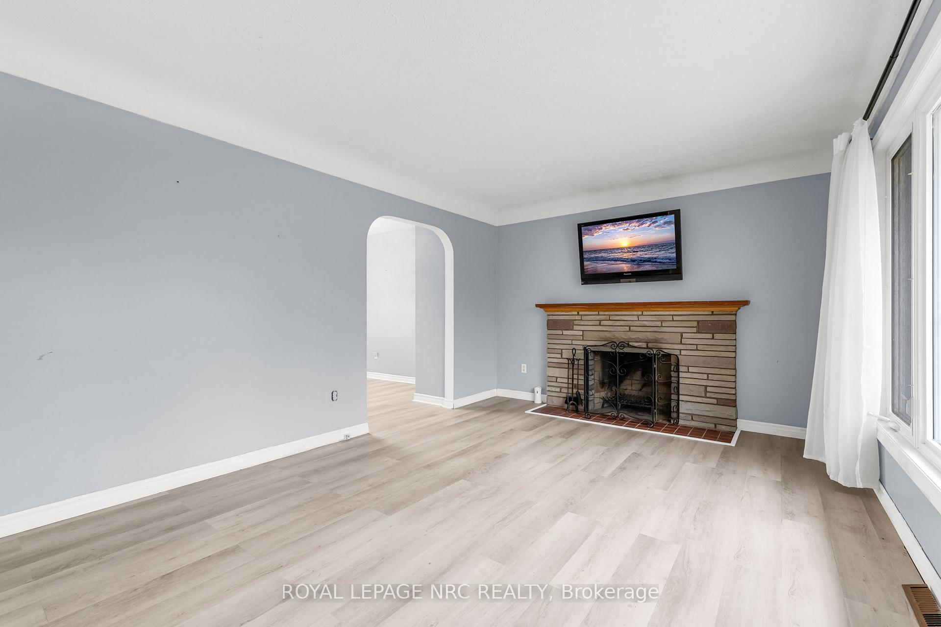 Photo 13 of 87 Canboro Road, Pelham, Fonthill — HOMEH