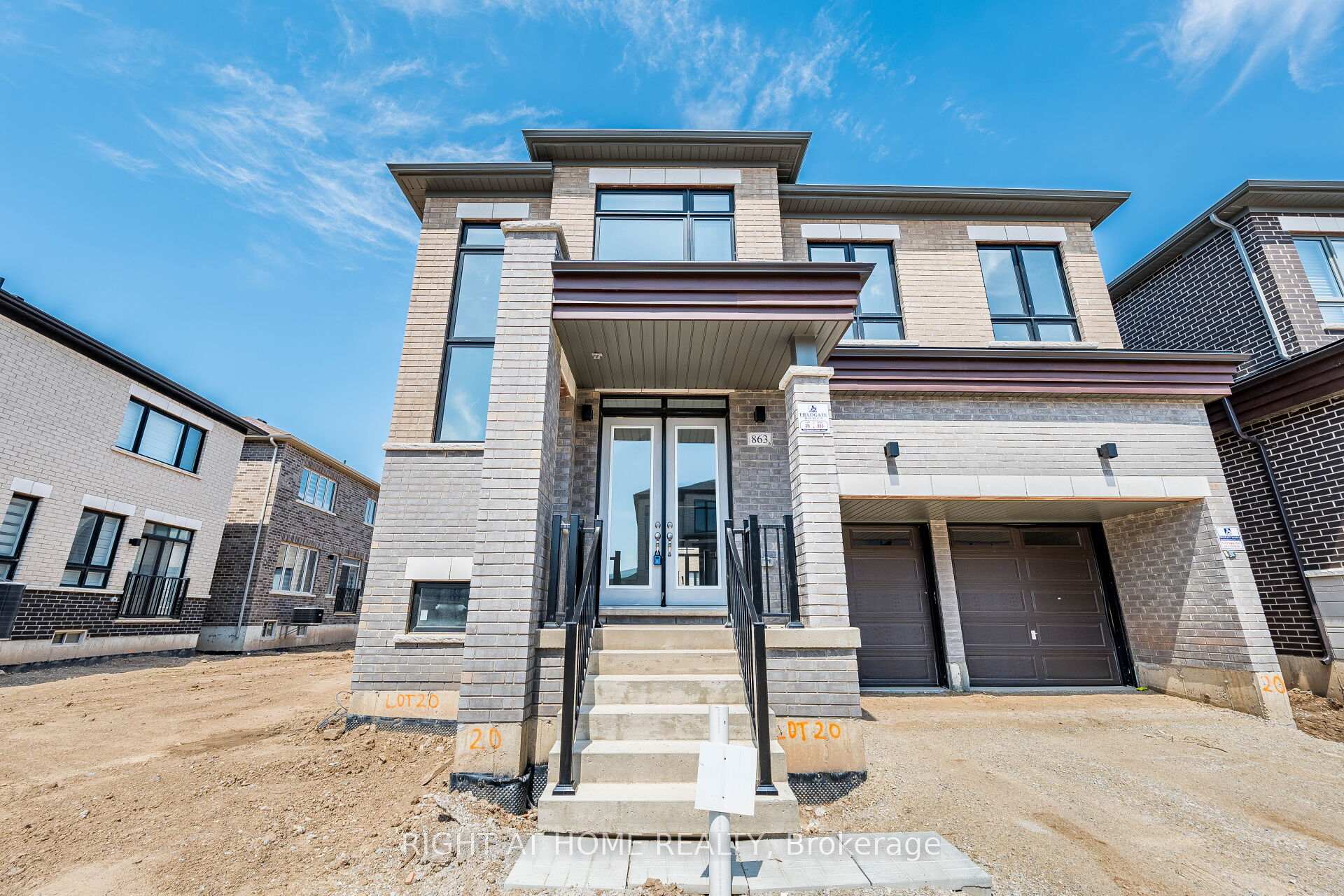 Front of 863 Plum Place