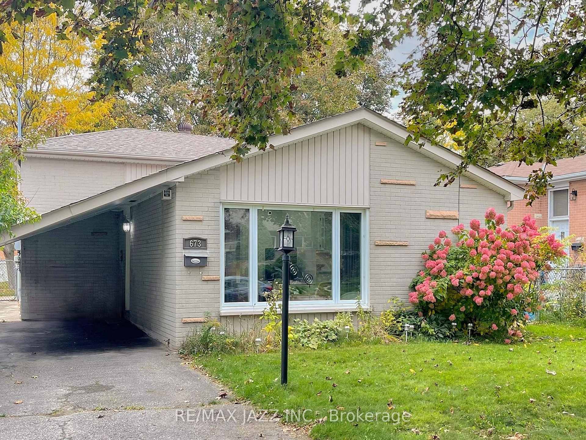 Photo 2 of 673 Lansdowne Drive, Oshawa, Eastdale — HOMEH
