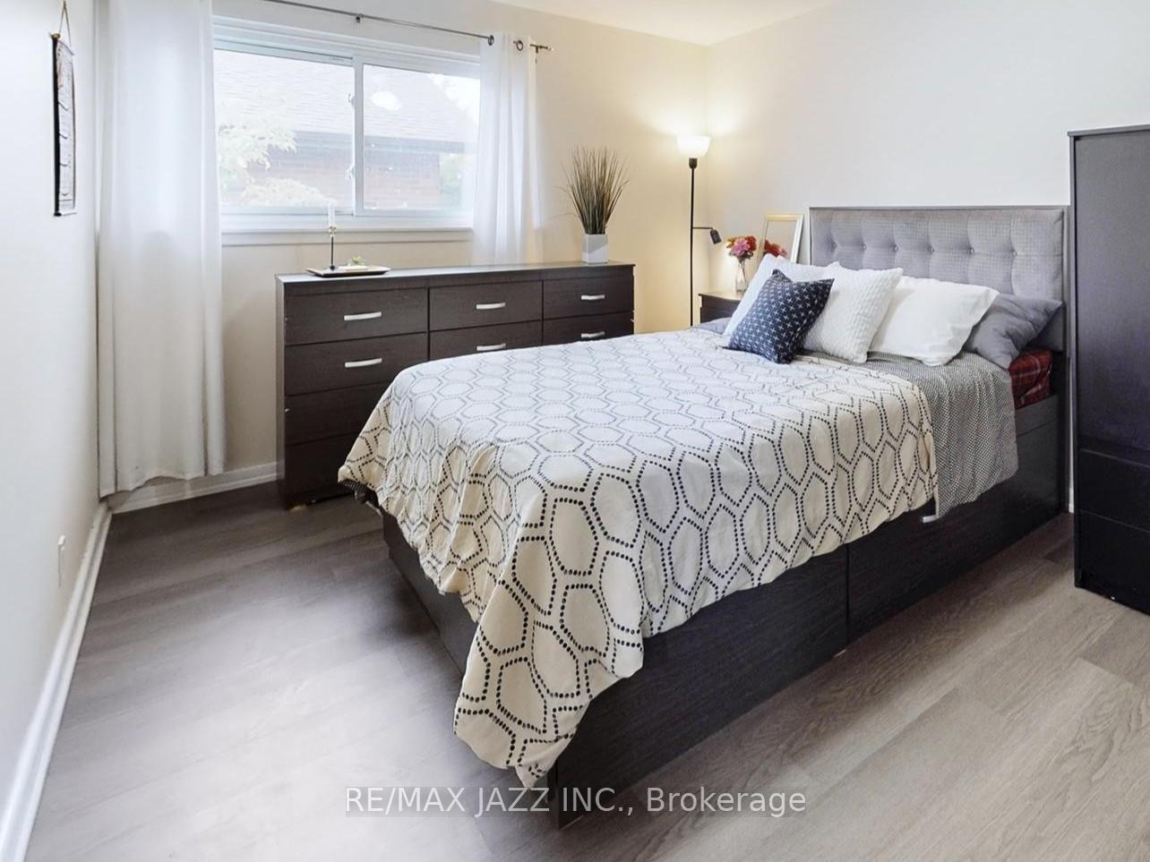 Photo 10 of 673 Lansdowne Drive, Oshawa, Eastdale — HOMEH
