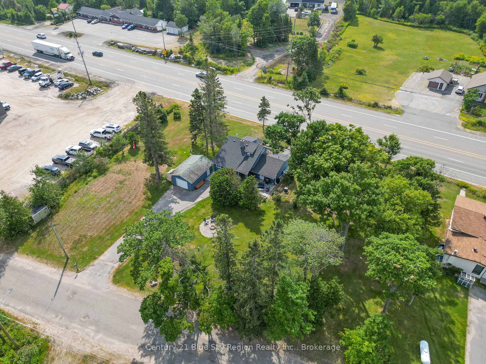 Photo 3 of 500 Collins Drive, North Bay, Airport — HOMEH