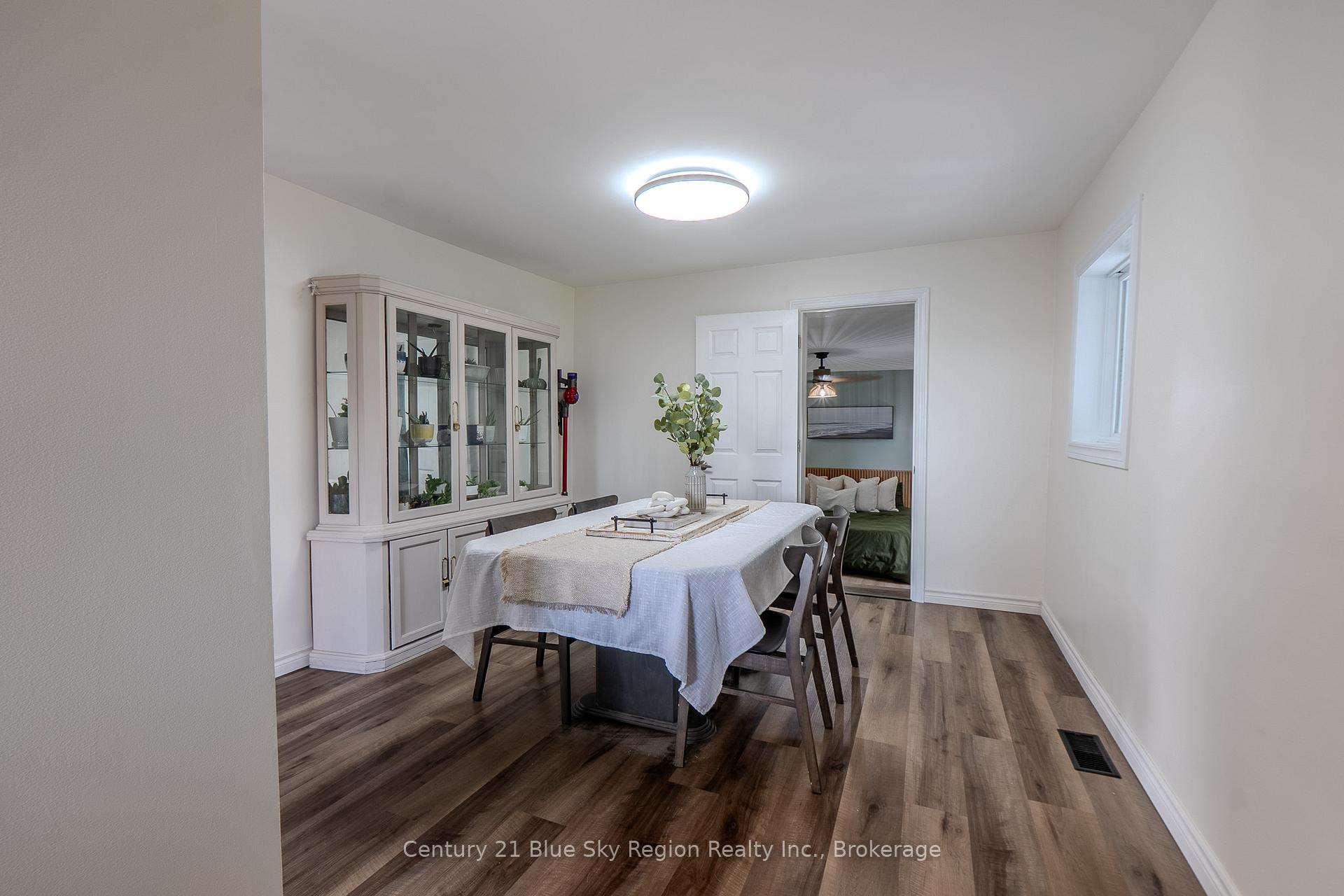 Photo 8 of 500 Collins Drive, North Bay, Airport — HOMEH