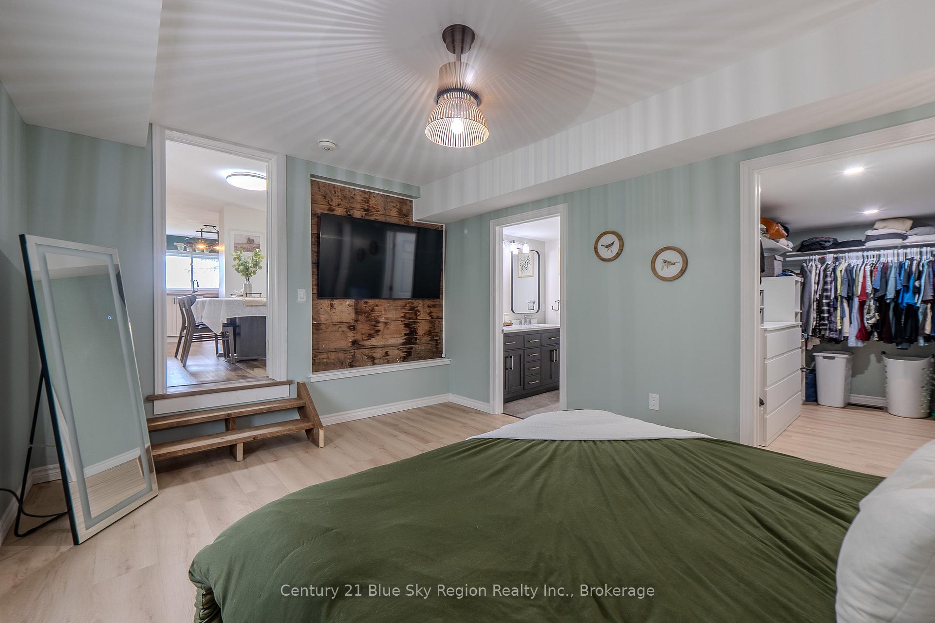 Photo 11 of 500 Collins Drive, North Bay, Airport — HOMEH