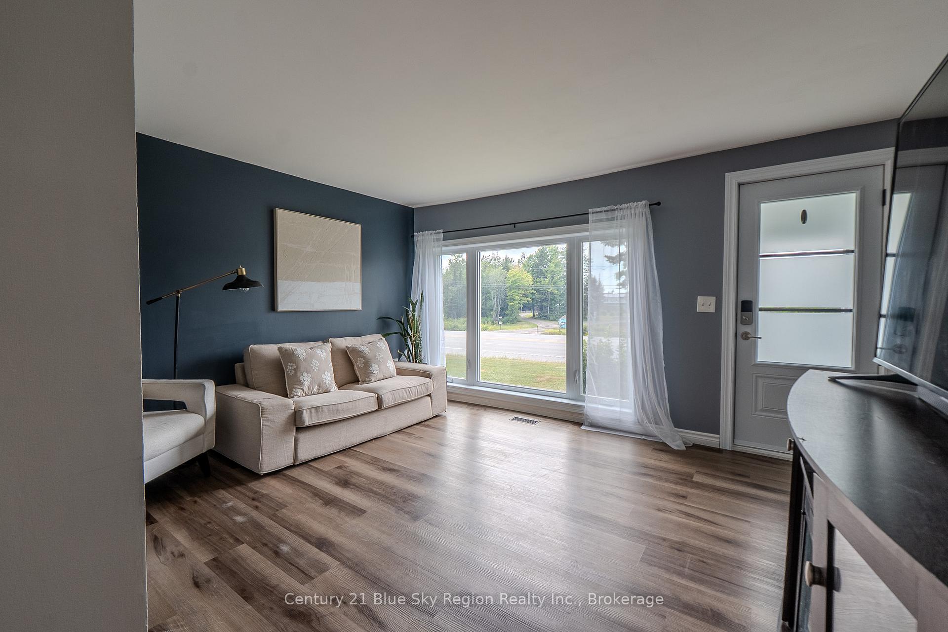 Photo 15 of 500 Collins Drive, North Bay, Airport — HOMEH