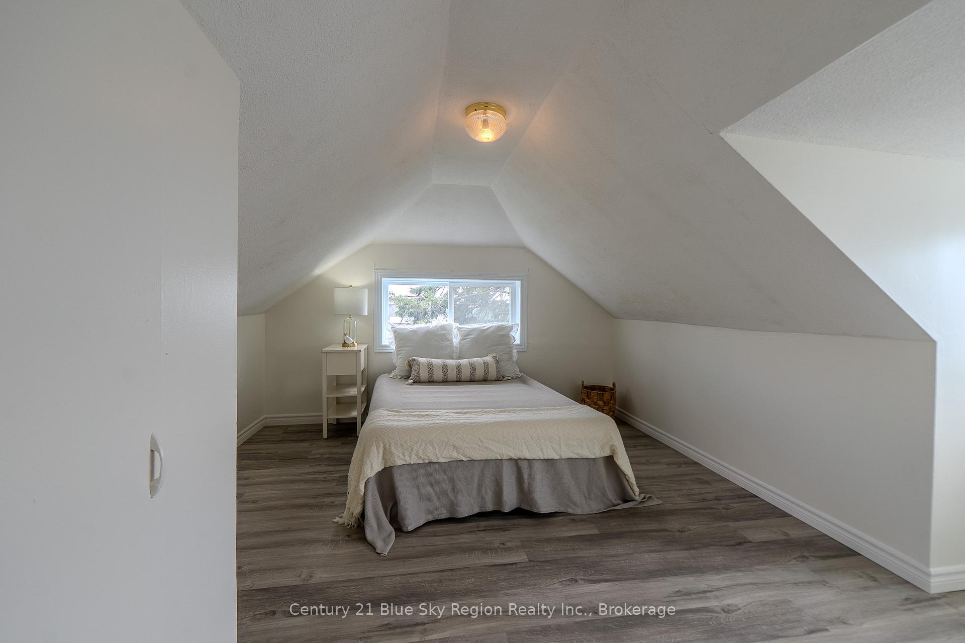 Photo 18 of 500 Collins Drive, North Bay, Airport — HOMEH