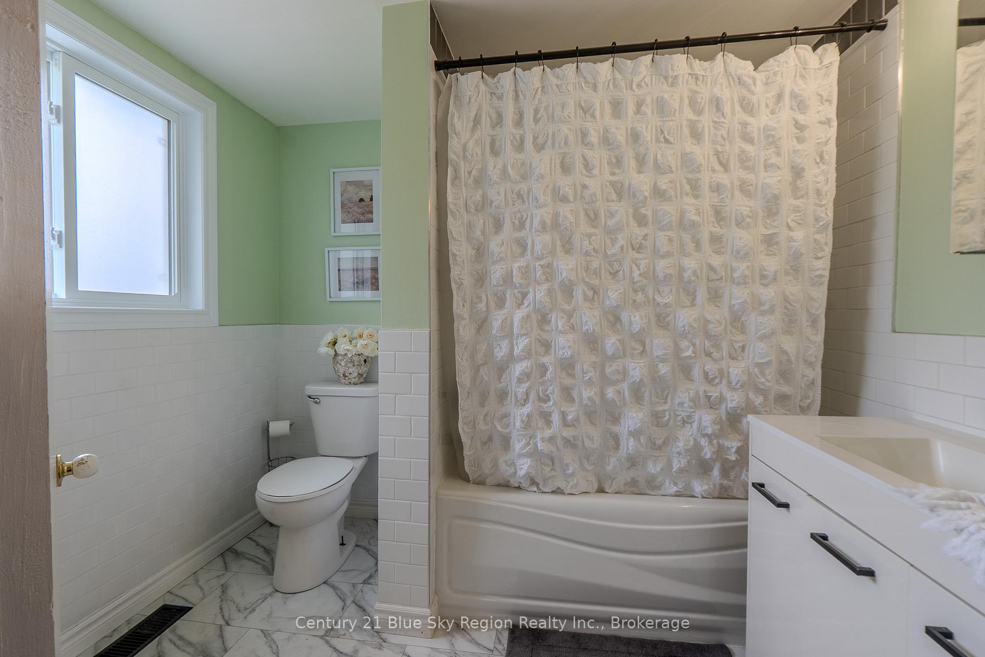 Photo 21 of 500 Collins Drive, North Bay, Airport — HOMEH