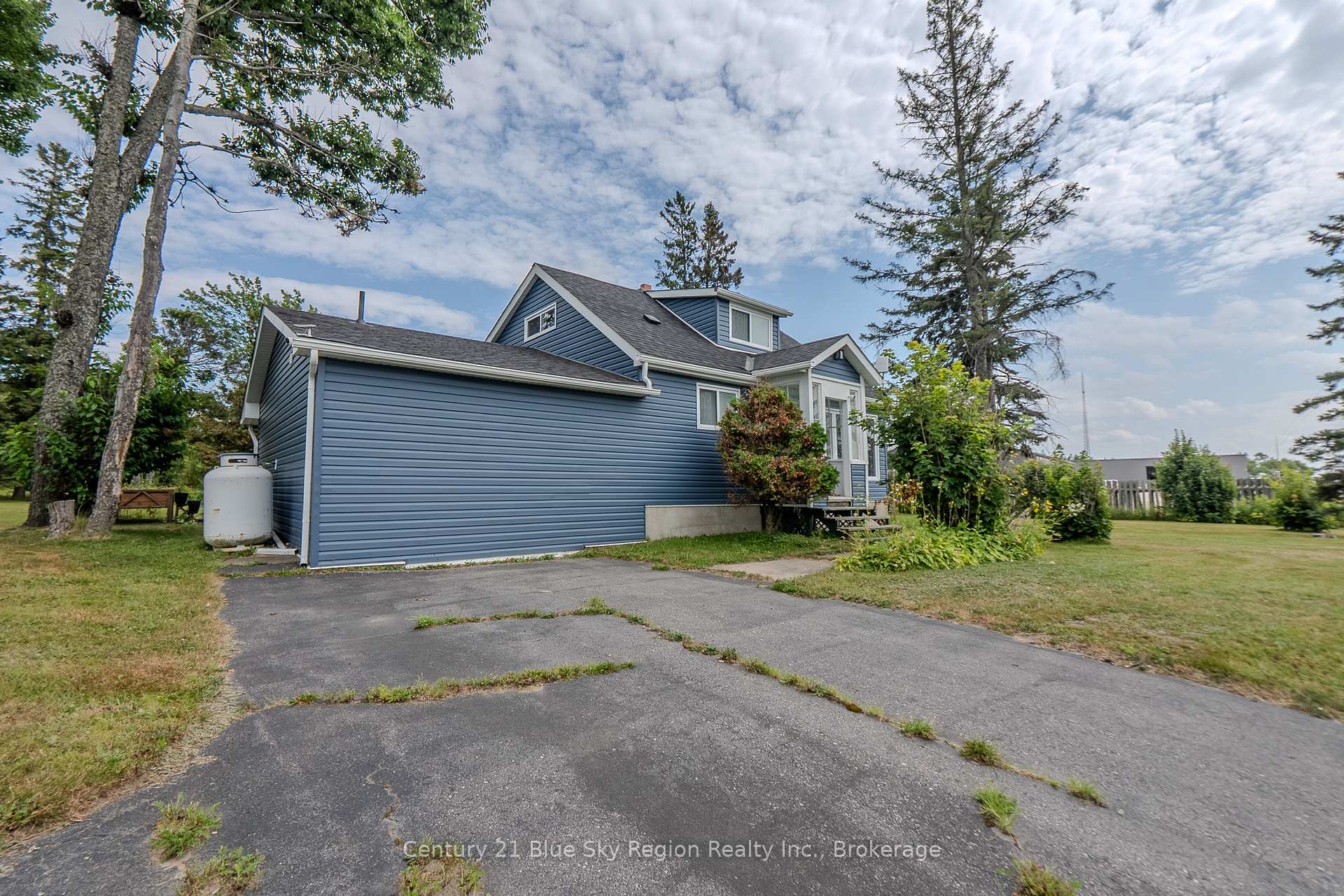 Photo 37 of 500 Collins Drive, North Bay, Airport — HOMEH