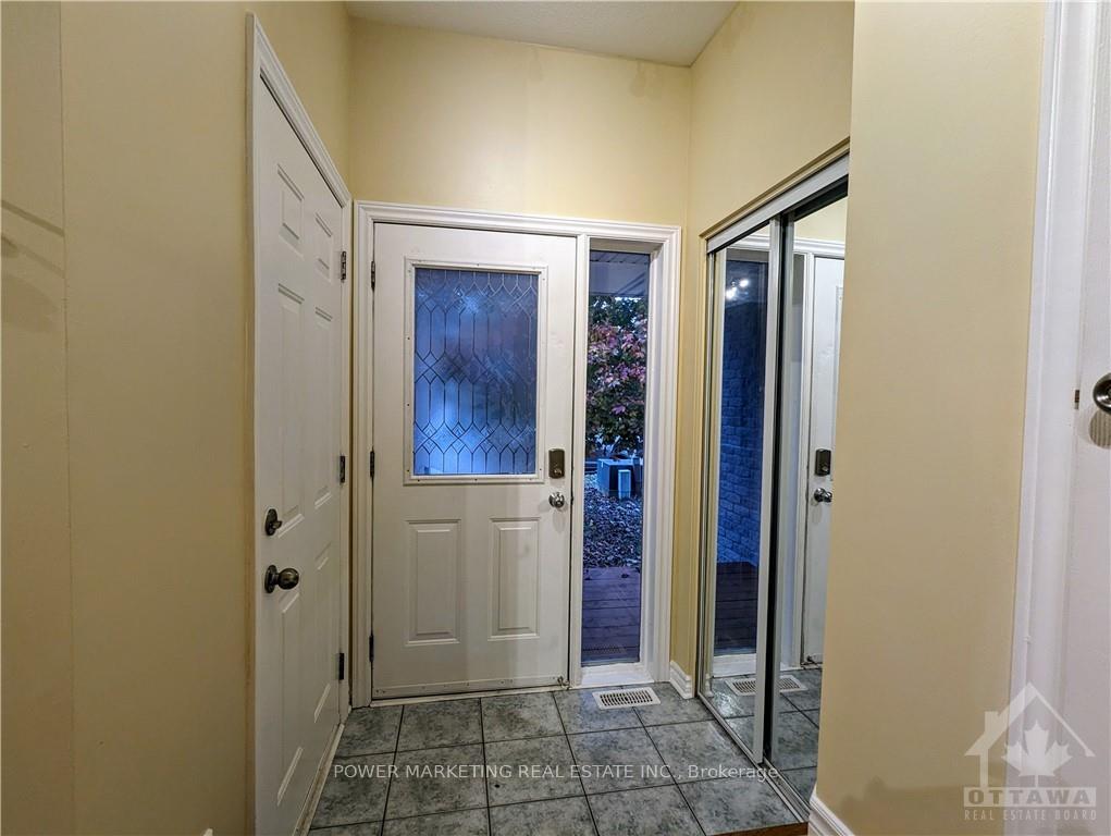 Photo 2 of 2210 Saturn Crescent, Ottawa, Fallingbrook/Gardenway South — HOMEH