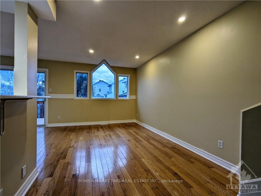 Photo 9 of 2210 Saturn Crescent, Ottawa, Fallingbrook/Gardenway South — HOMEH