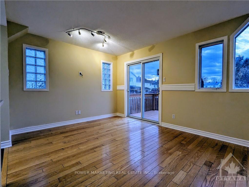 Photo 10 of 2210 Saturn Crescent, Ottawa, Fallingbrook/Gardenway South — HOMEH