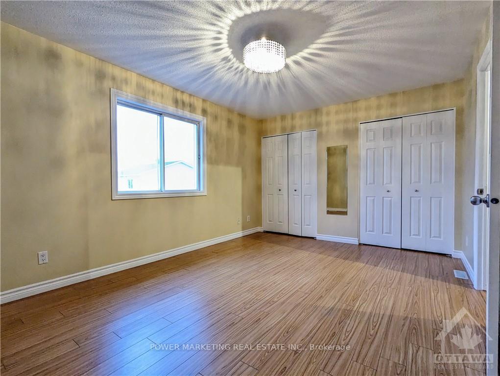 Photo 14 of 2210 Saturn Crescent, Ottawa, Fallingbrook/Gardenway South — HOMEH