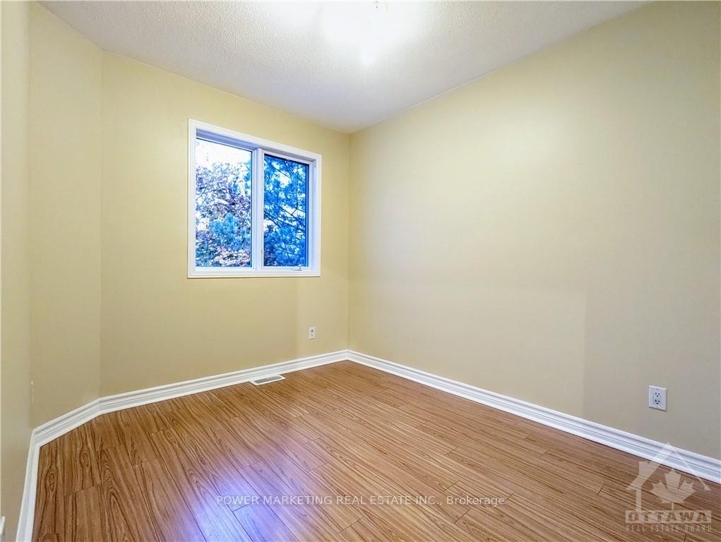Photo 15 of 2210 Saturn Crescent, Ottawa, Fallingbrook/Gardenway South — HOMEH