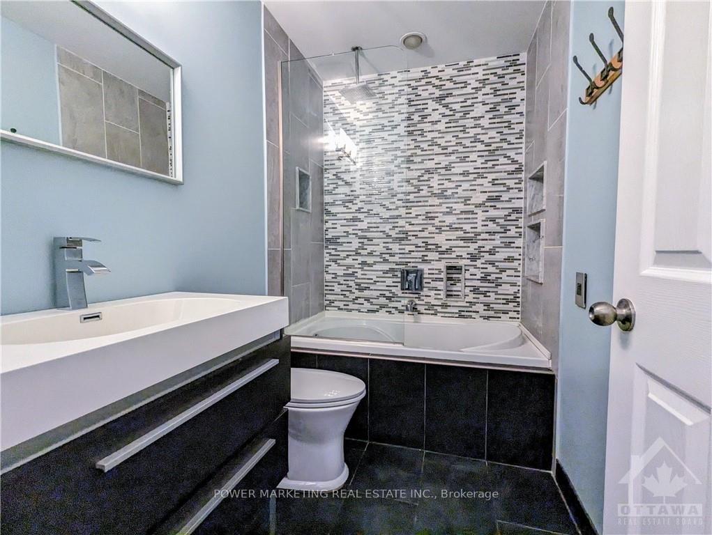 Photo 16 of 2210 Saturn Crescent, Ottawa, Fallingbrook/Gardenway South — HOMEH