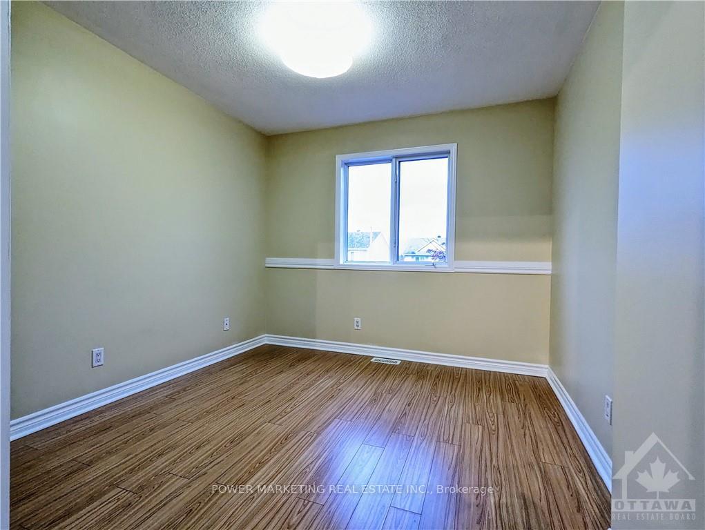Photo 17 of 2210 Saturn Crescent, Ottawa, Fallingbrook/Gardenway South — HOMEH
