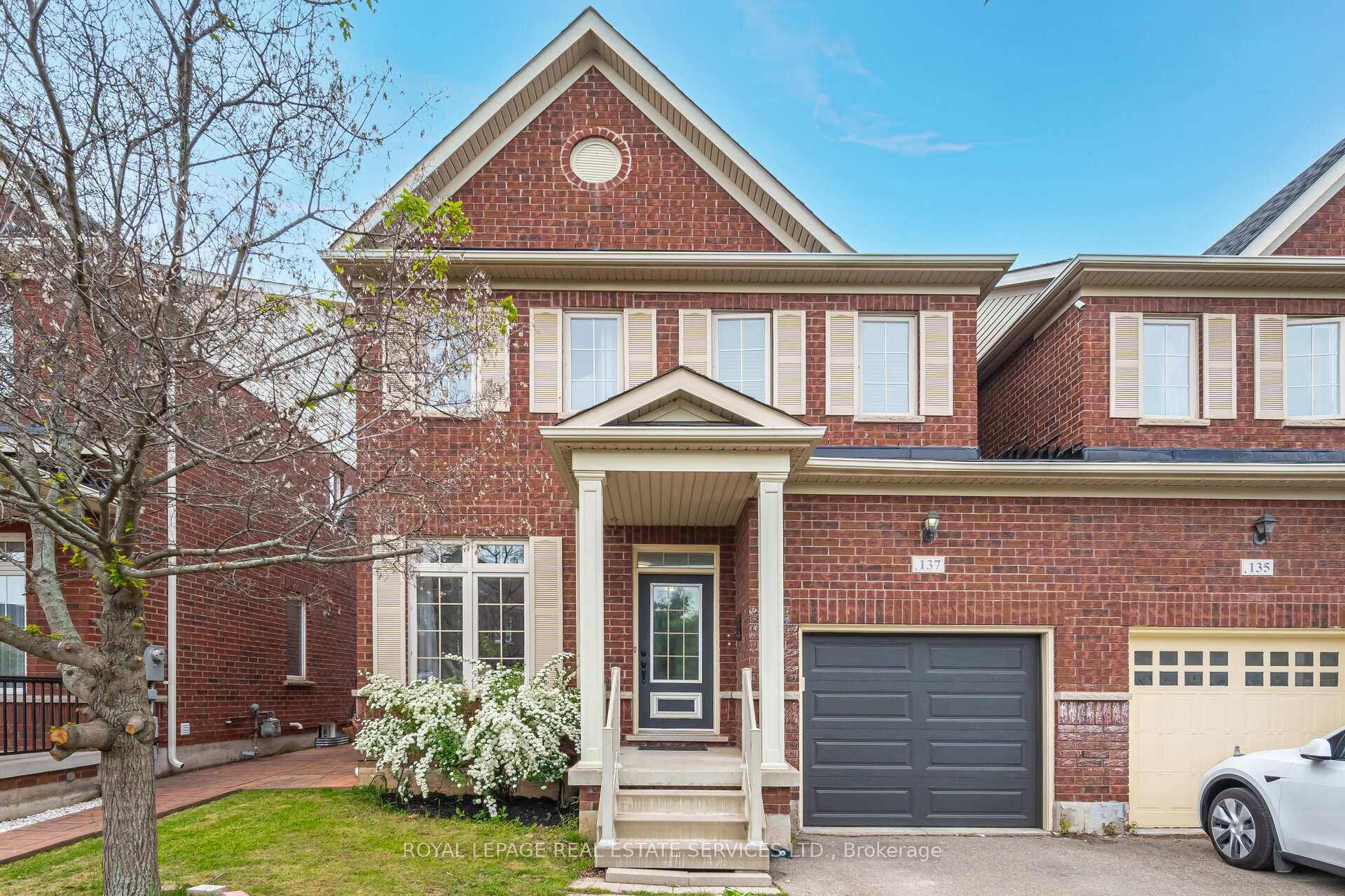 Front of 137 Holmes Crescent