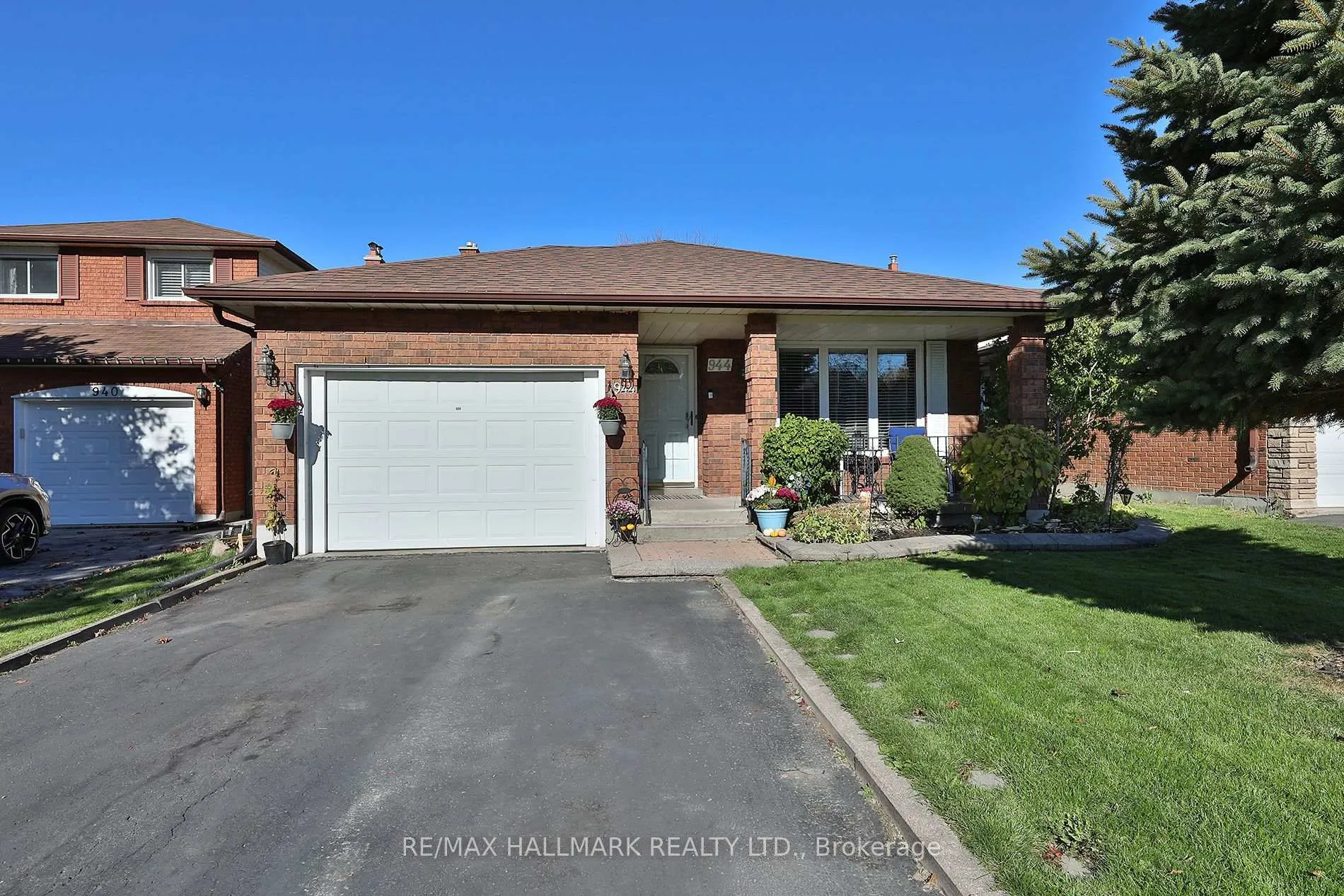 Photo 1 of 944 William Booth Crescent, Oshawa, Centennial — HOMEH