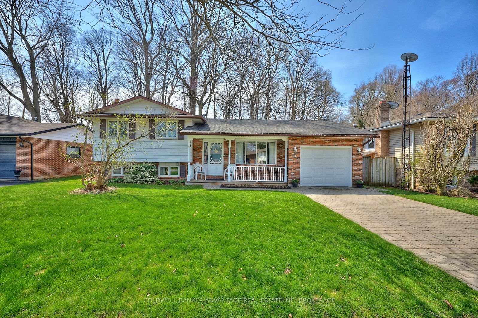 Photo 2 of 22 Spruceside Crescent S, Pelham, Fonthill — HOMEH