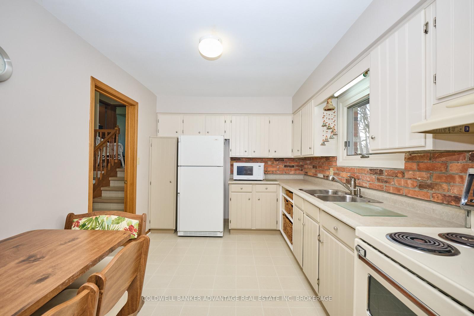 Photo 10 of 22 Spruceside Crescent S, Pelham, Fonthill — HOMEH