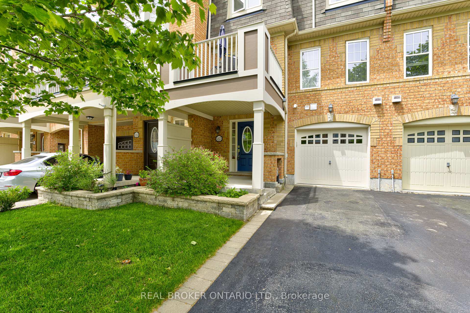 Front of 253 Wetenhall Landing