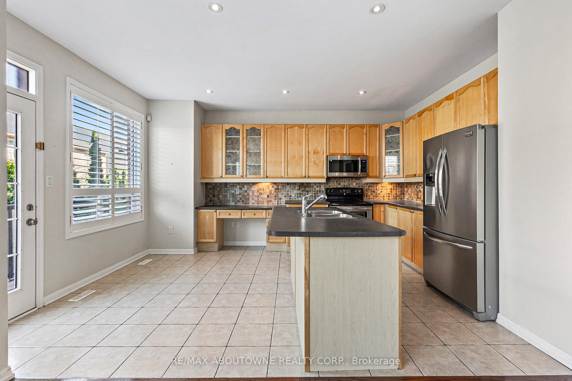 Photo 6 of 641 Hood Terrace, Milton, Coates — HOMEH