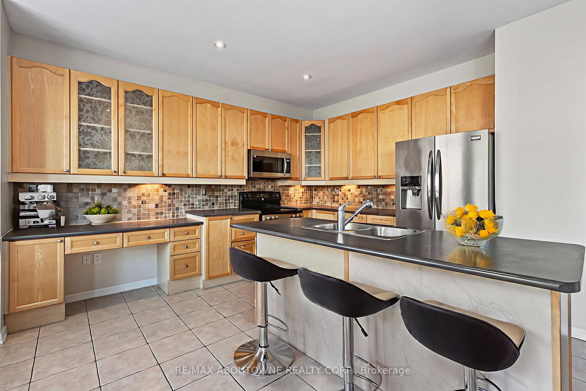 Photo 4 of 641 Hood Terrace, Milton, Coates — HOMEH