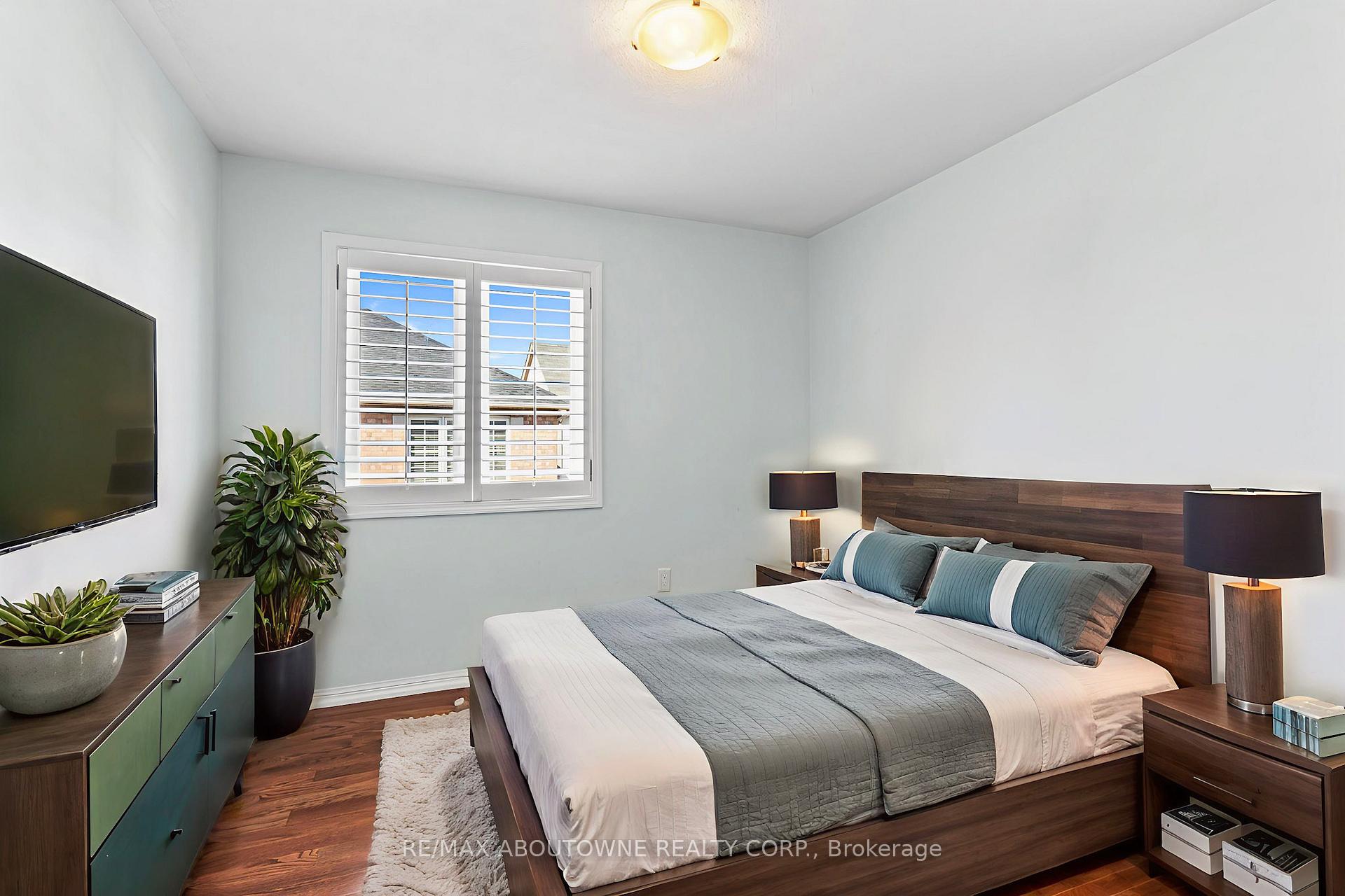 Photo 8 of 641 Hood Terrace, Milton, Coates — HOMEH