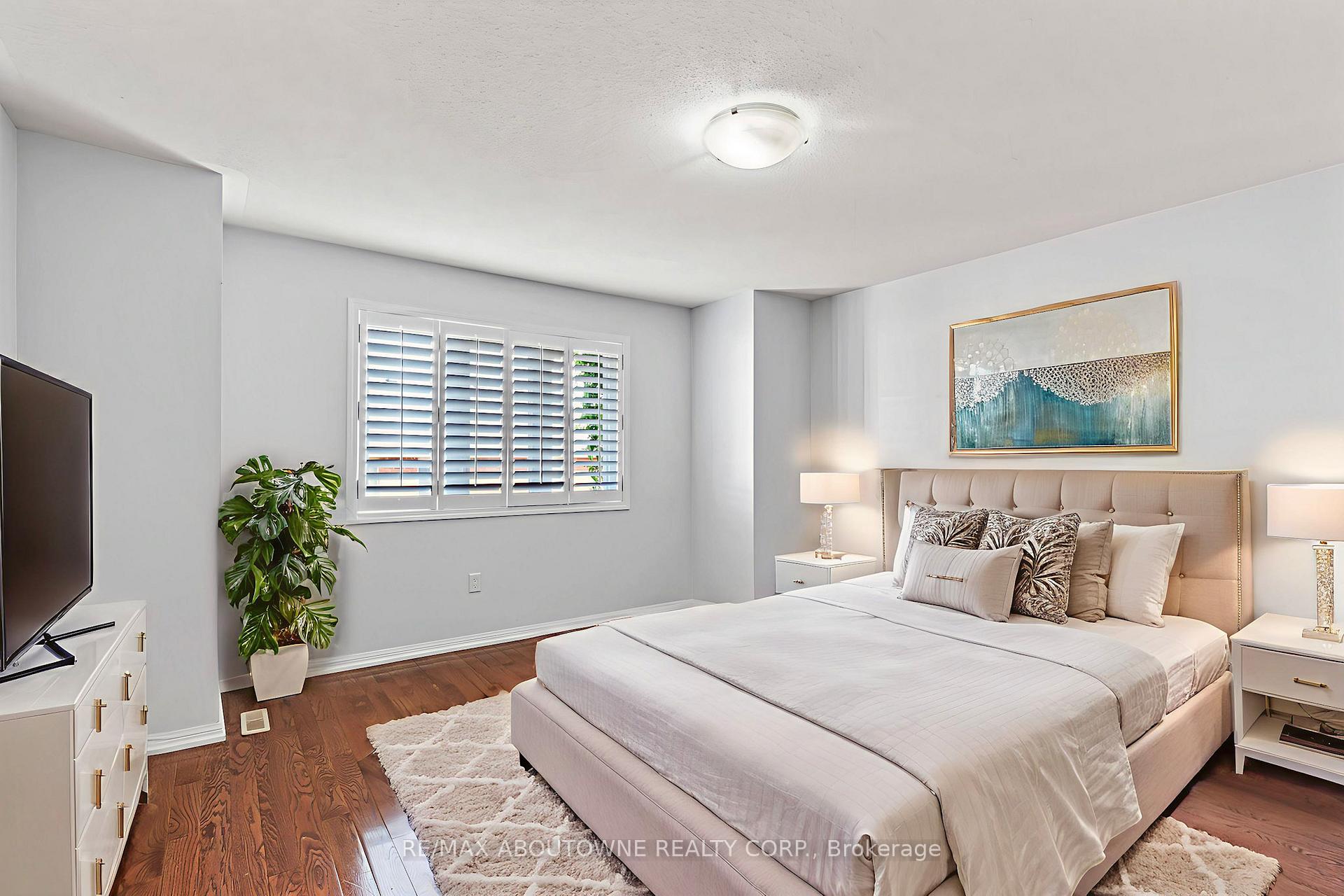 Photo 13 of 641 Hood Terrace, Milton, Coates — HOMEH