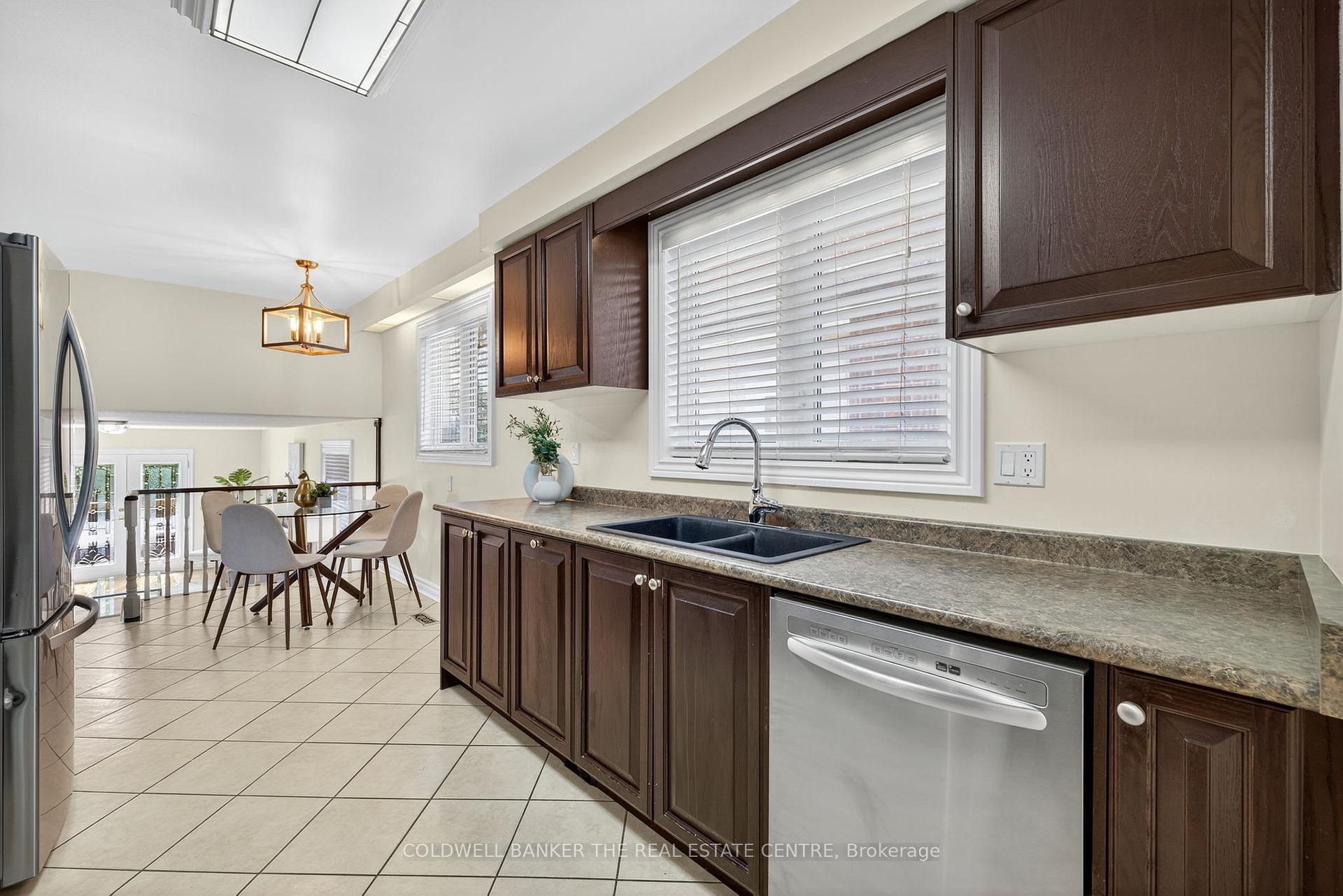 Photo 11 of 204 Alexander Road, Newmarket, Gorham-College Manor — HOMEH