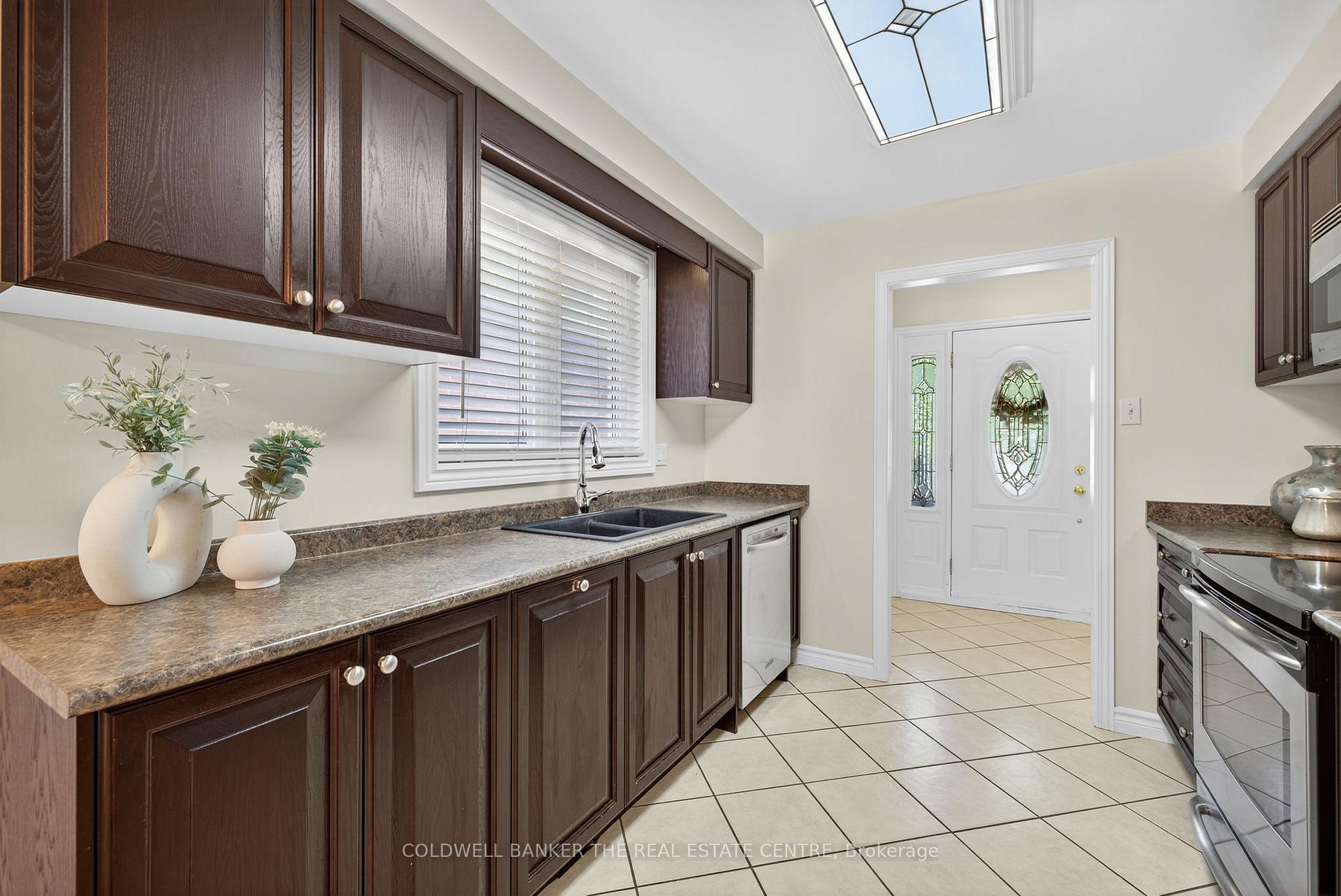 Photo 12 of 204 Alexander Road, Newmarket, Gorham-College Manor — HOMEH