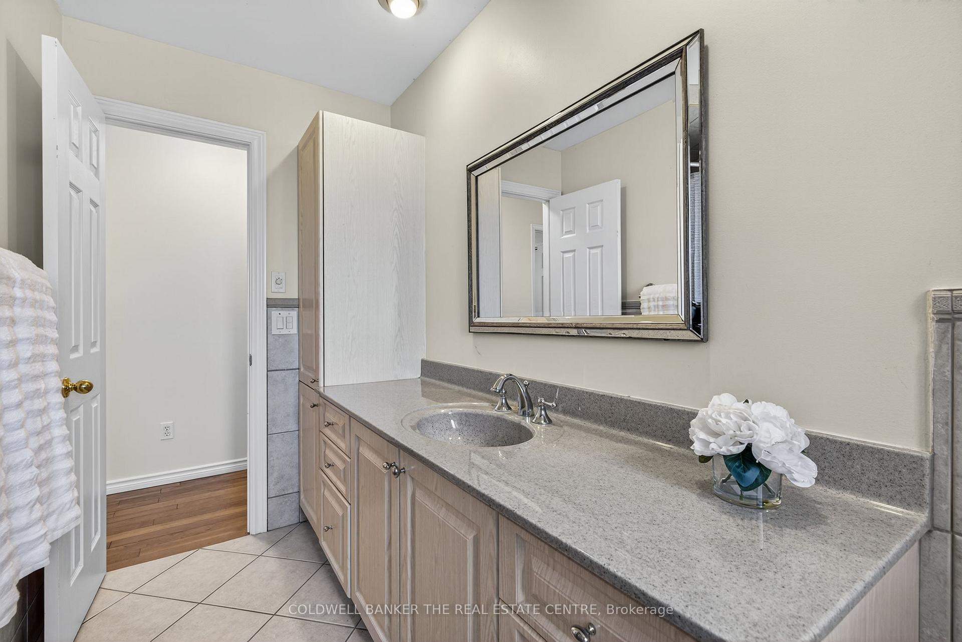 Photo 20 of 204 Alexander Road, Newmarket, Gorham-College Manor — HOMEH